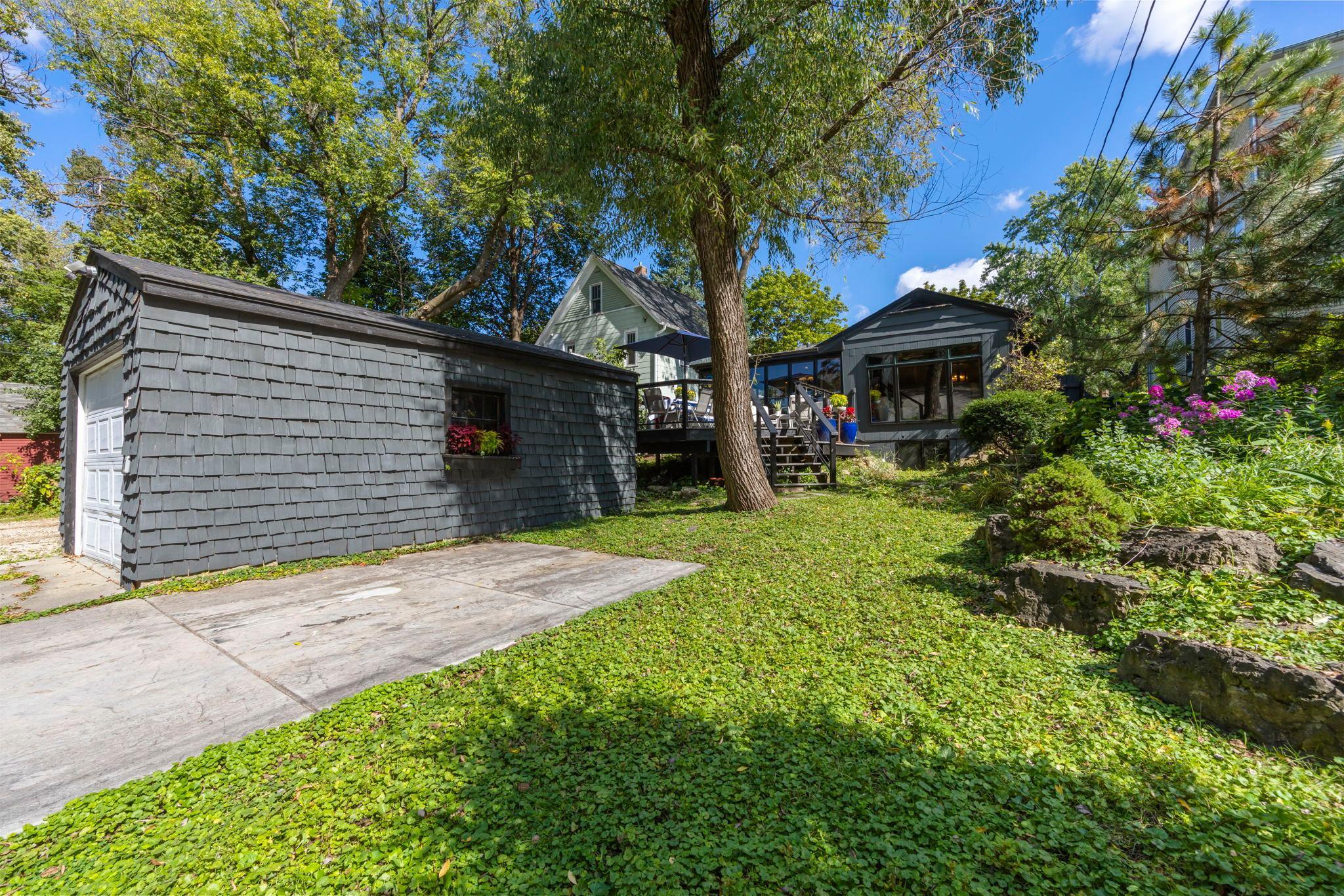 32 Sheridan Avenue S