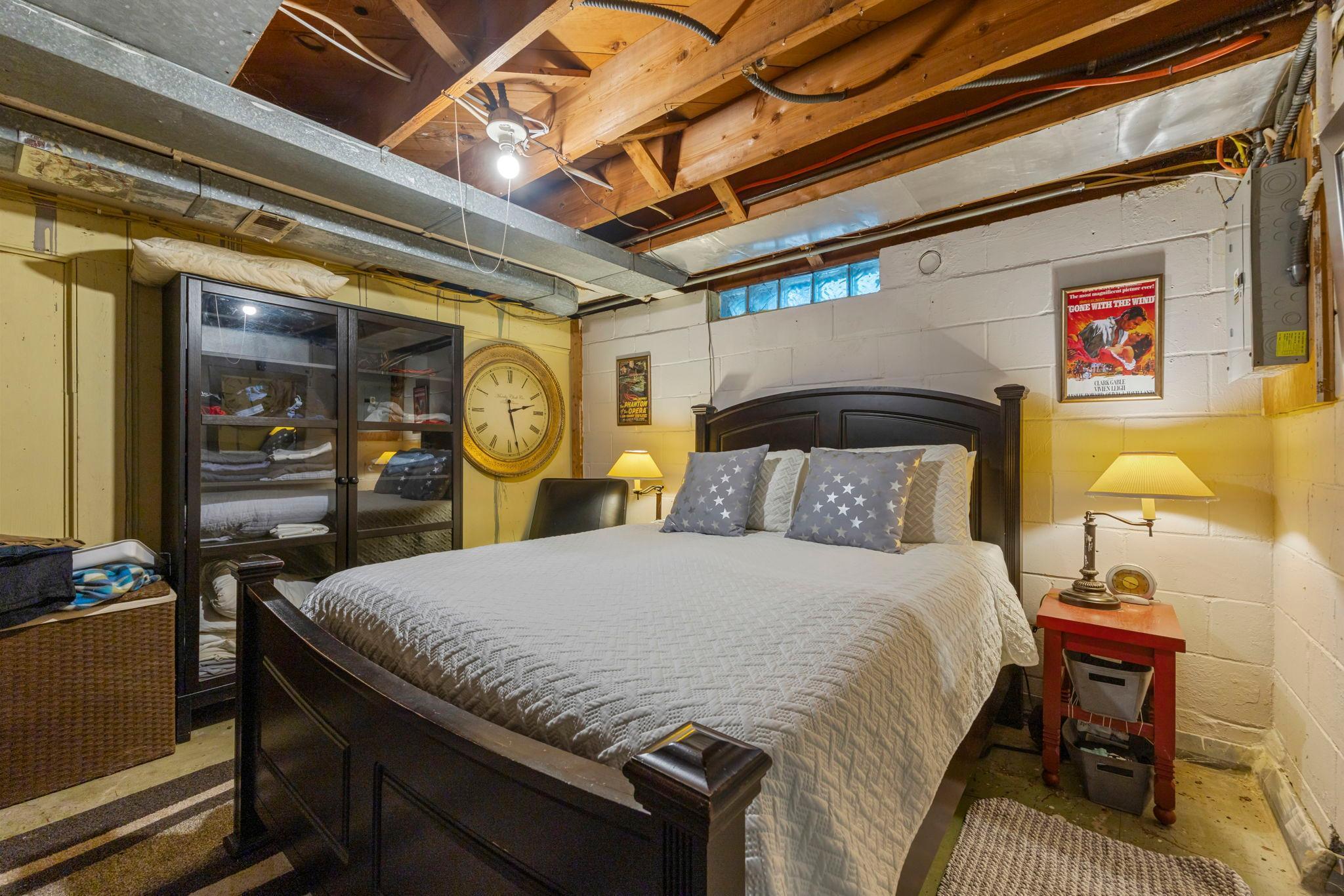 32 Sheridan Avenue S