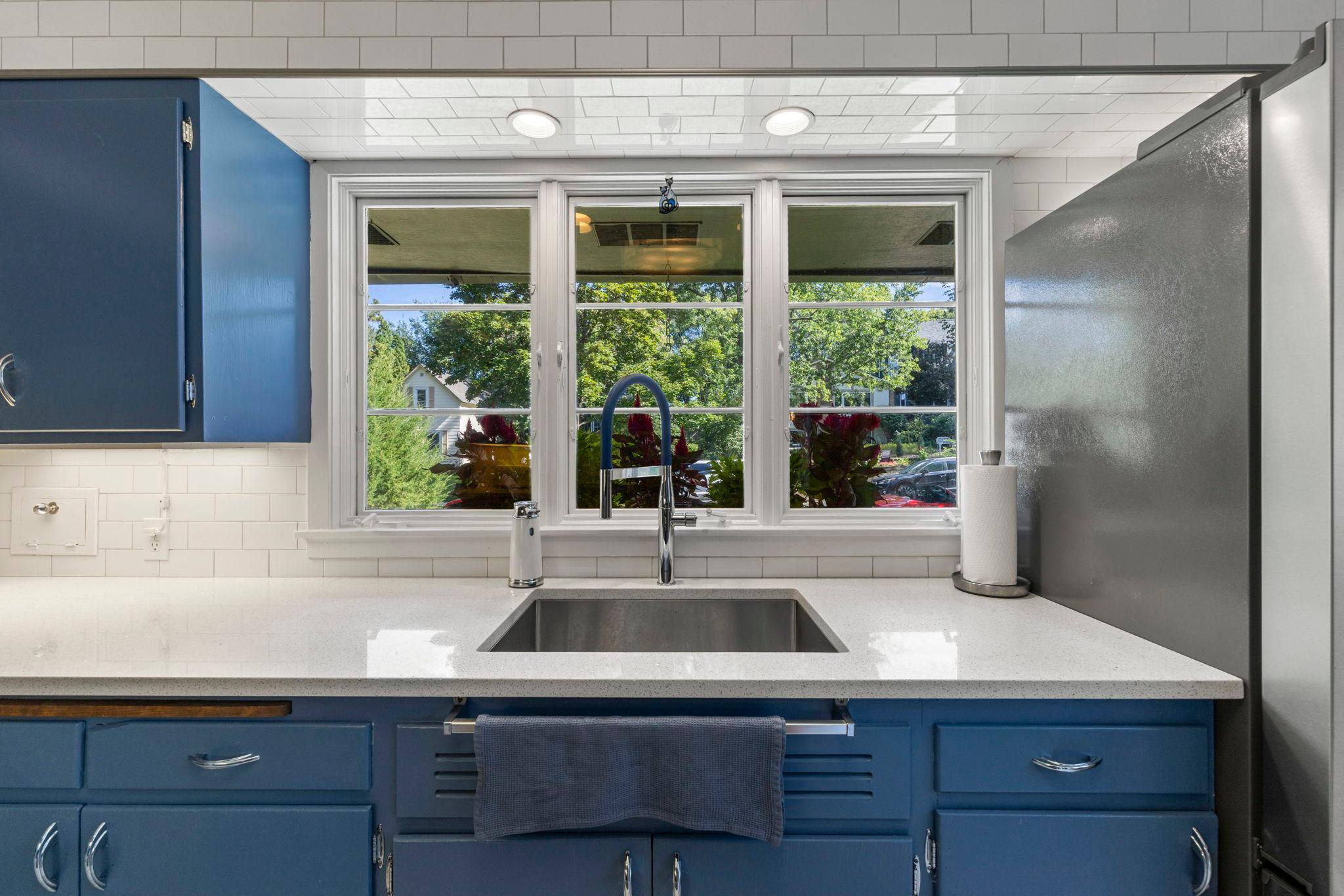 32 Sheridan Avenue S