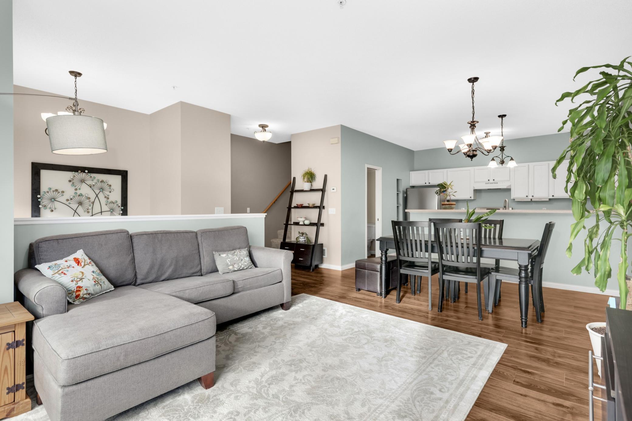 430 Willoughby Way W