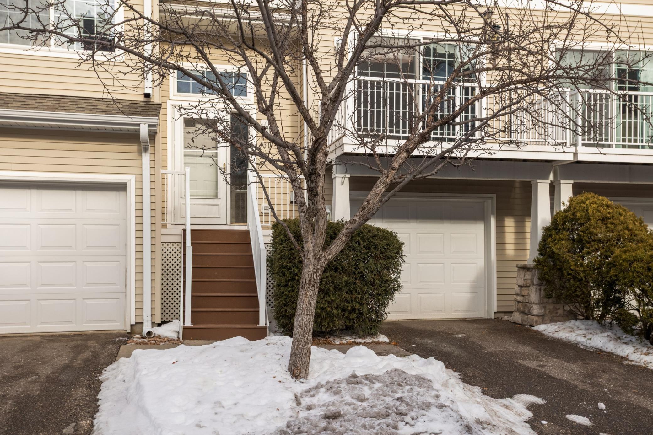 430 Willoughby Way W