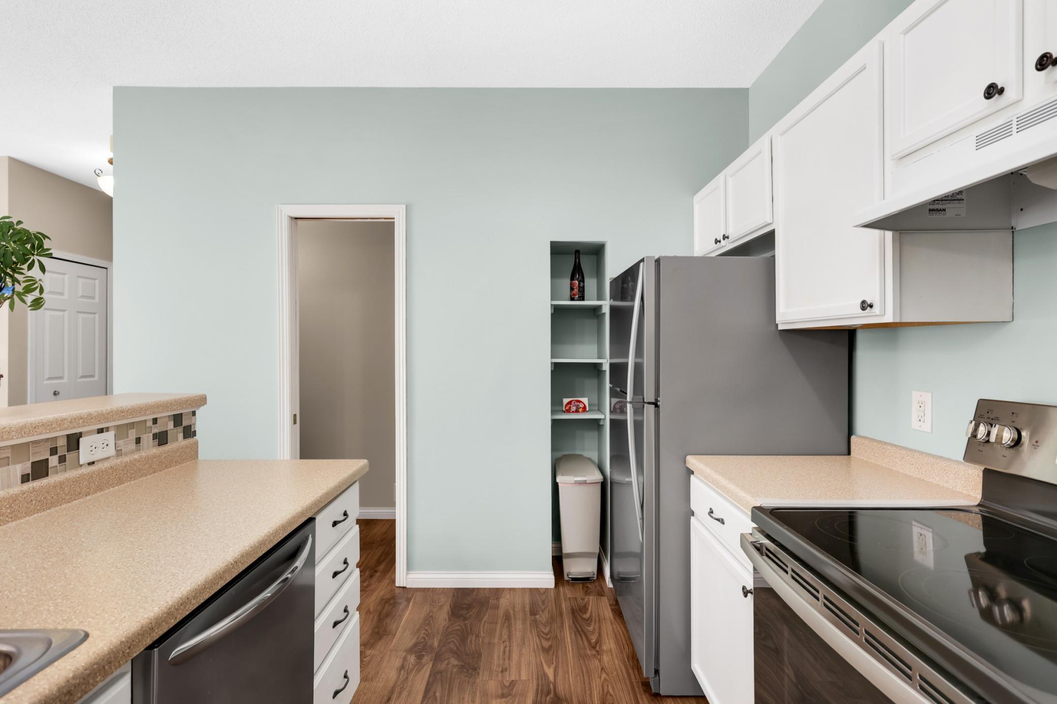 430 Willoughby Way W