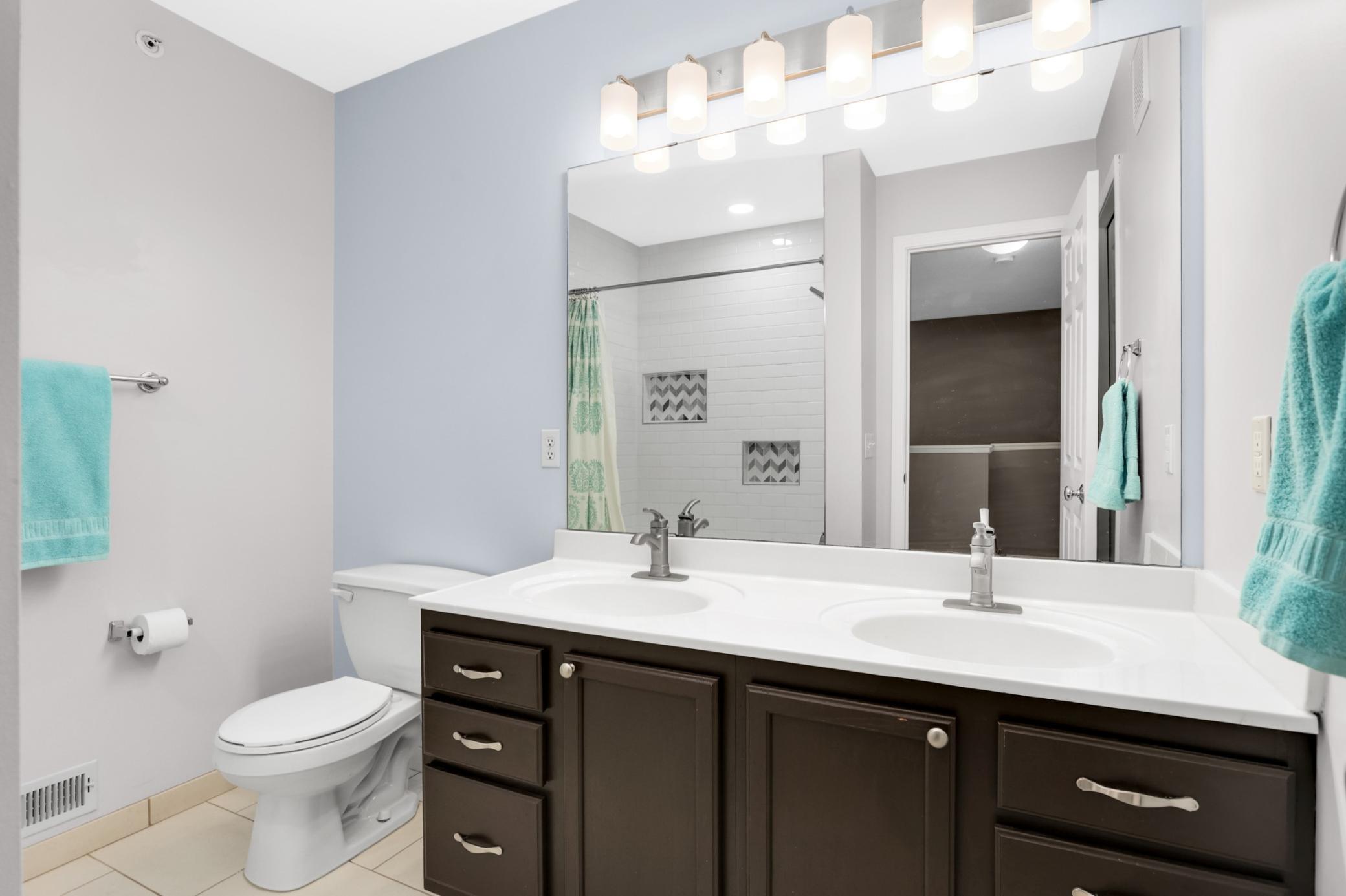 430 Willoughby Way W