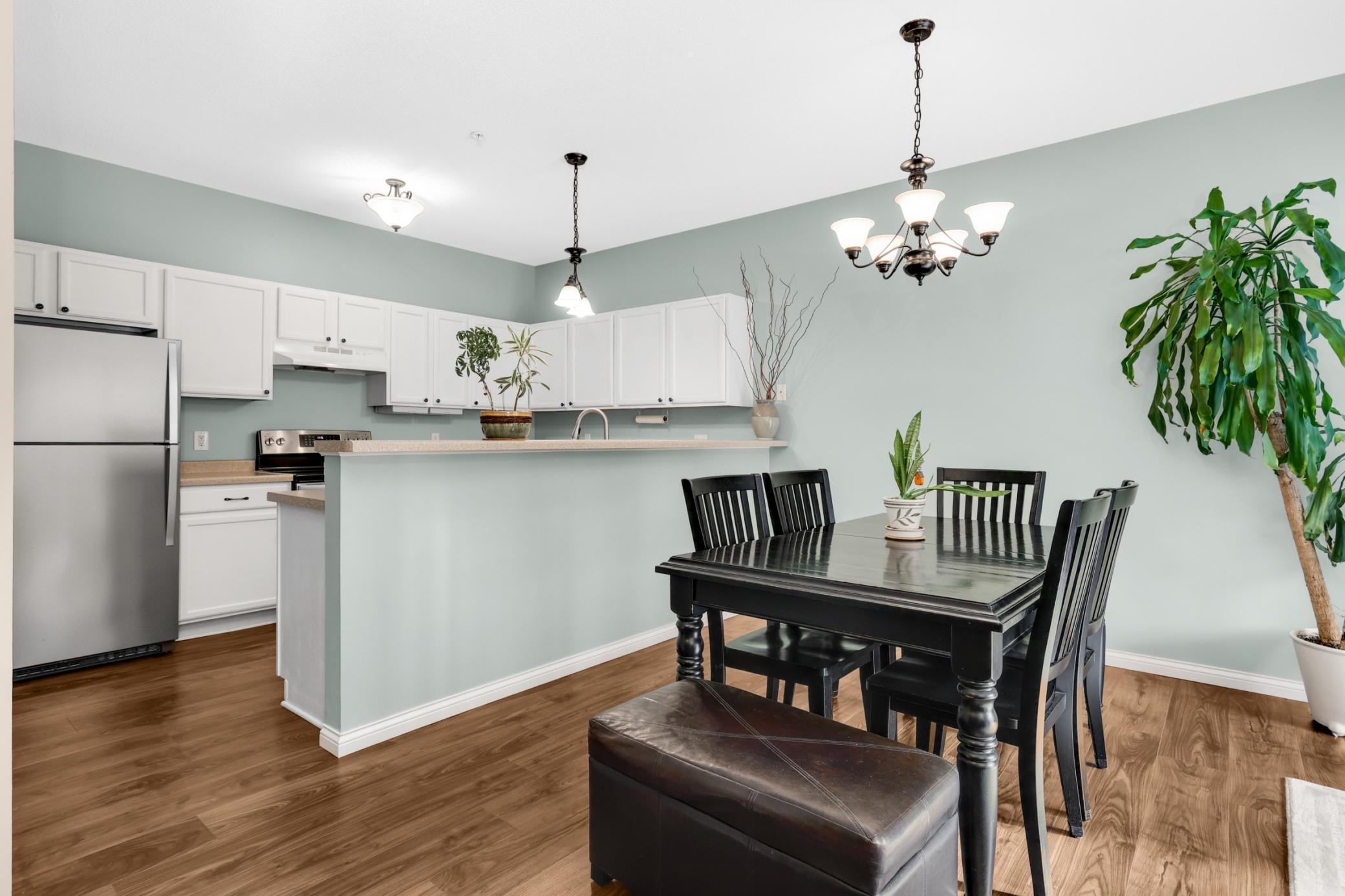 430 Willoughby Way W