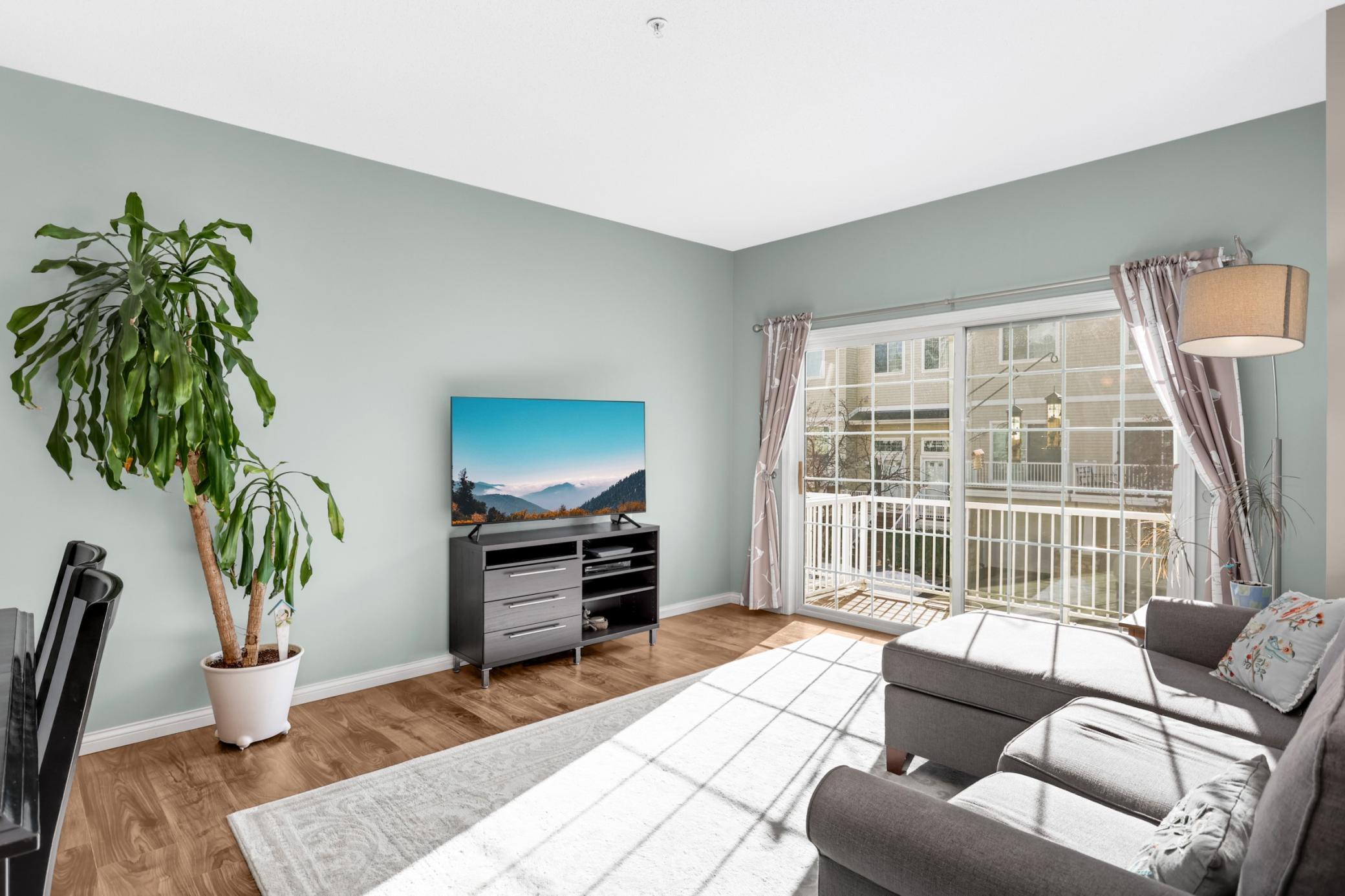 430 Willoughby Way W