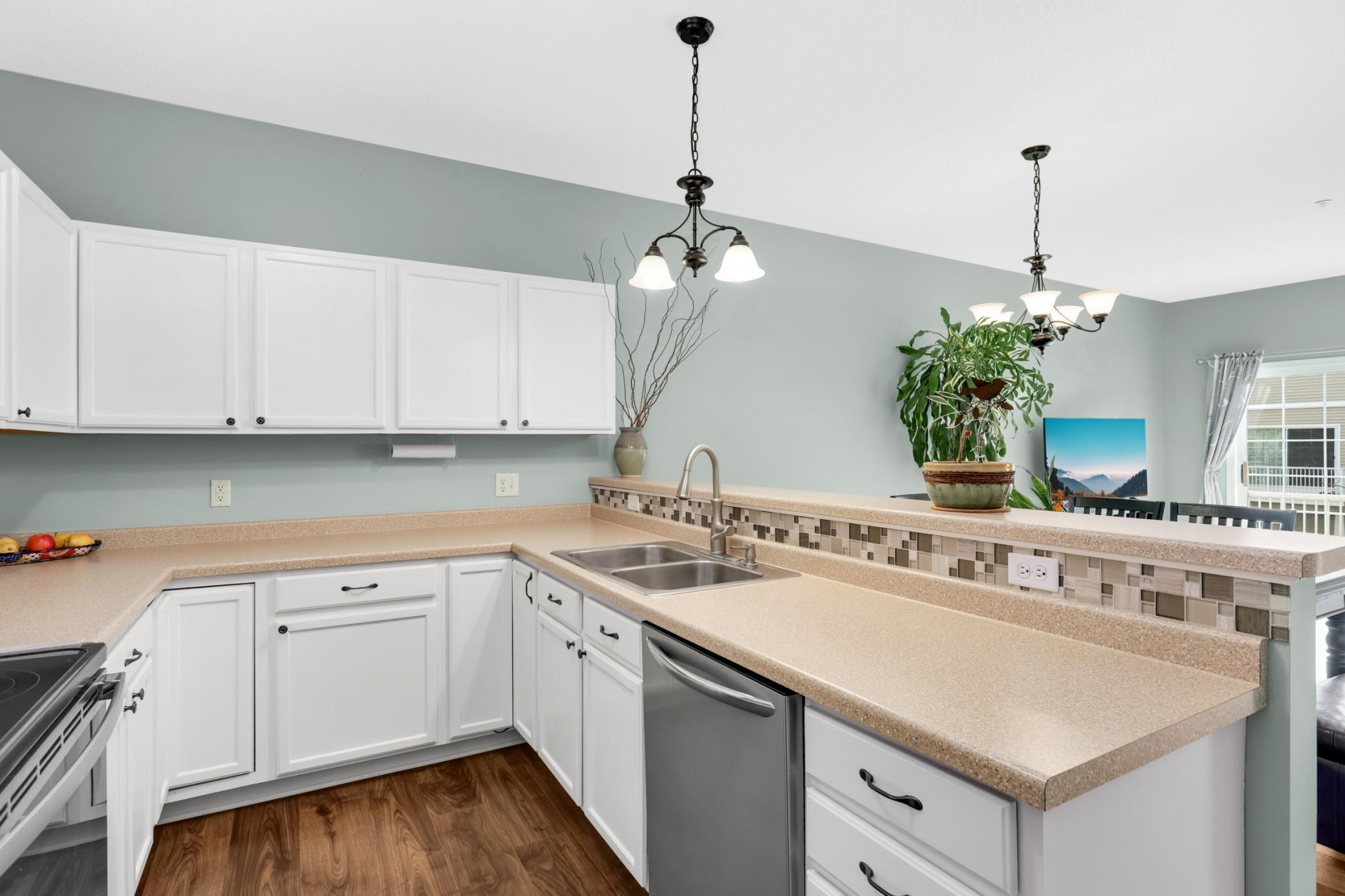 430 Willoughby Way W