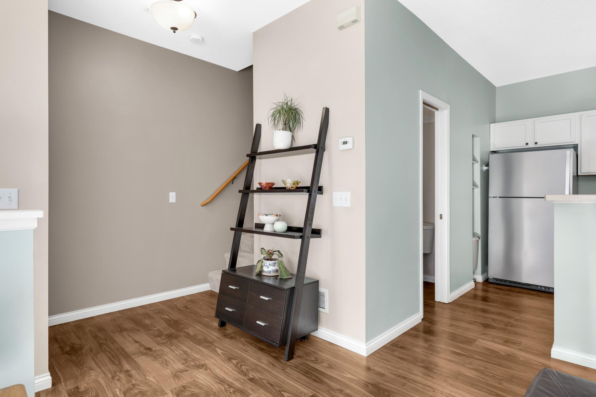 430 Willoughby Way W