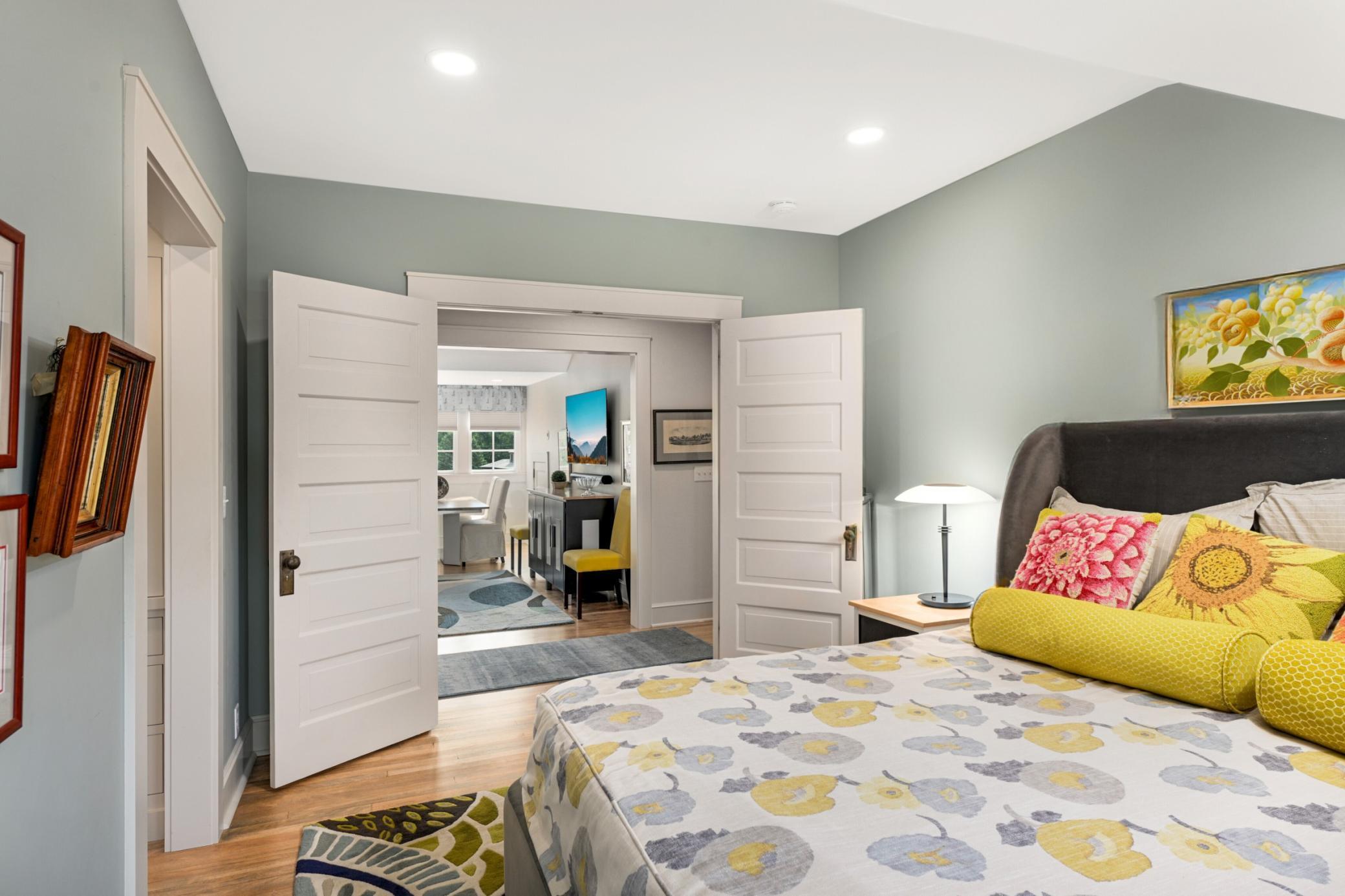 2400 Pillsbury Avenue S