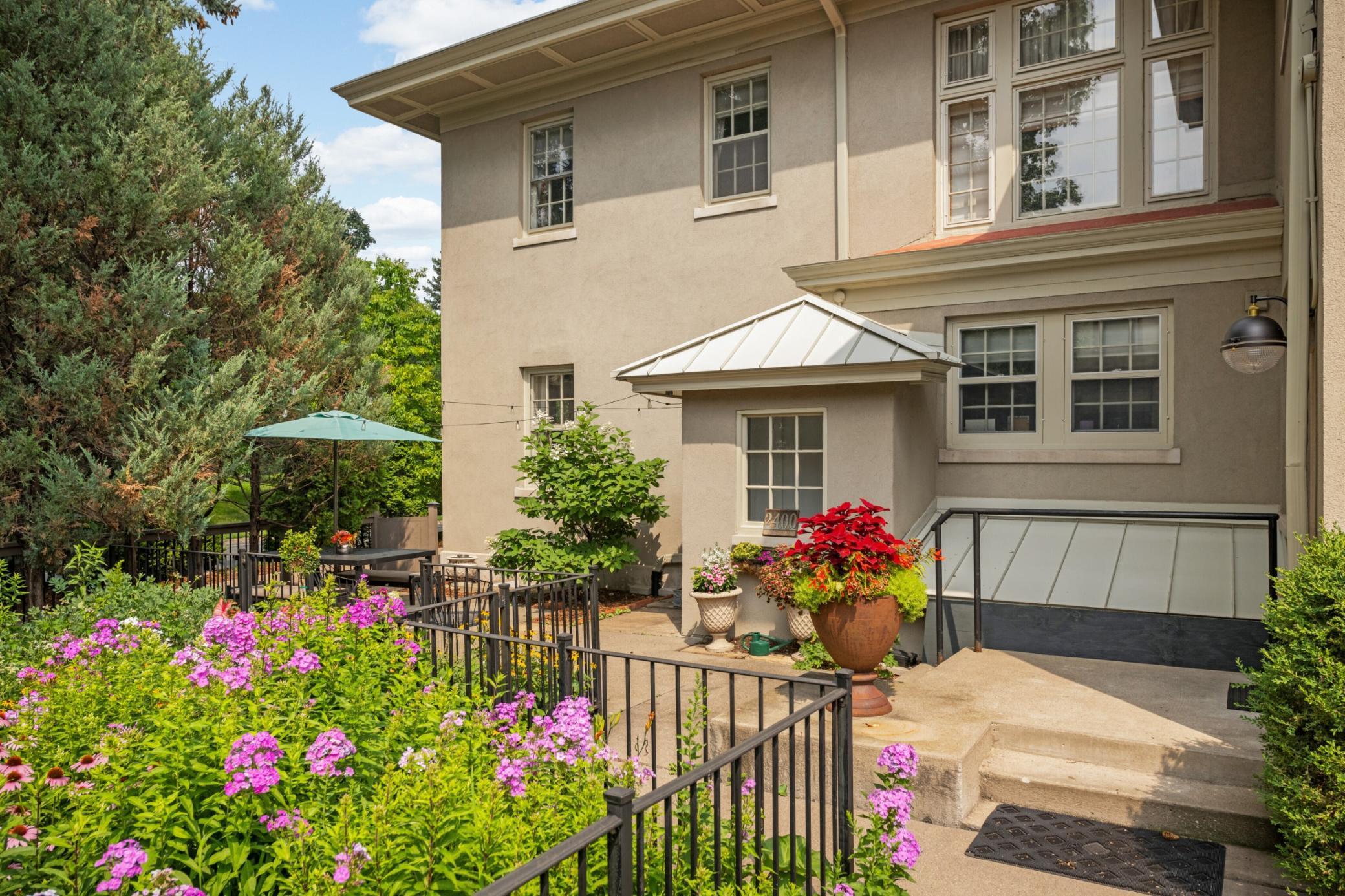 2400 Pillsbury Avenue S