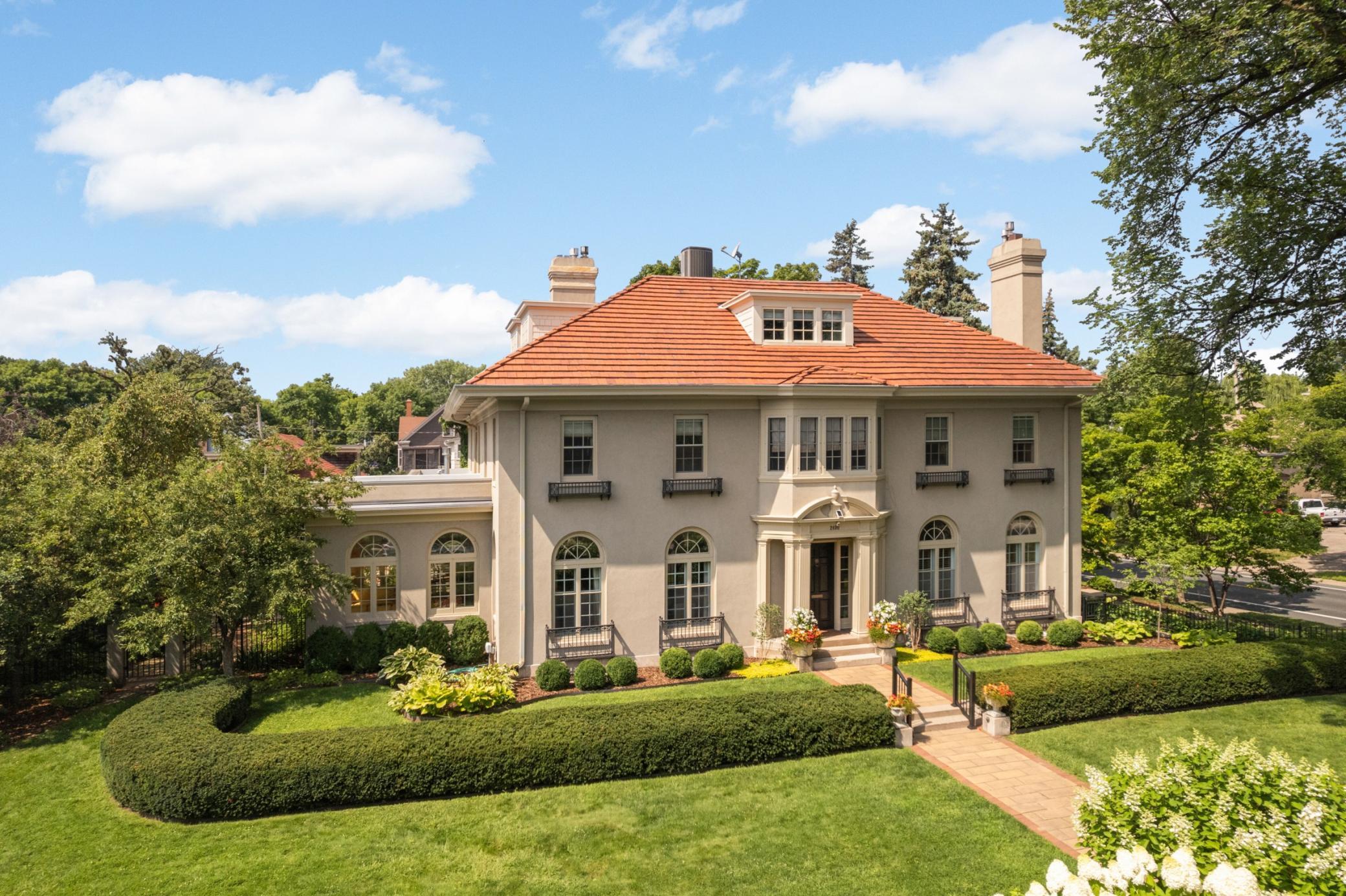 2400 Pillsbury Avenue S