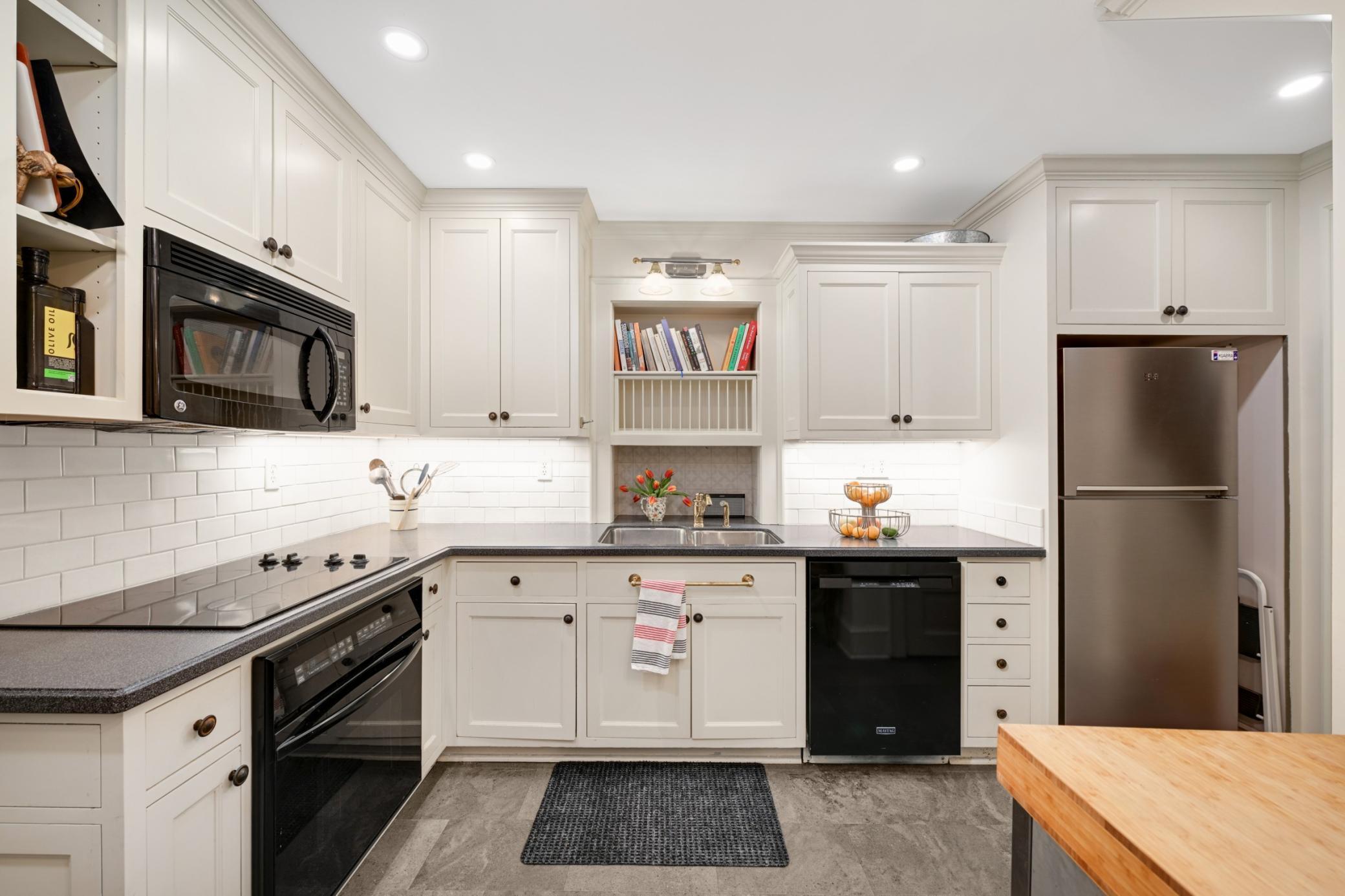 2400 Pillsbury Avenue S