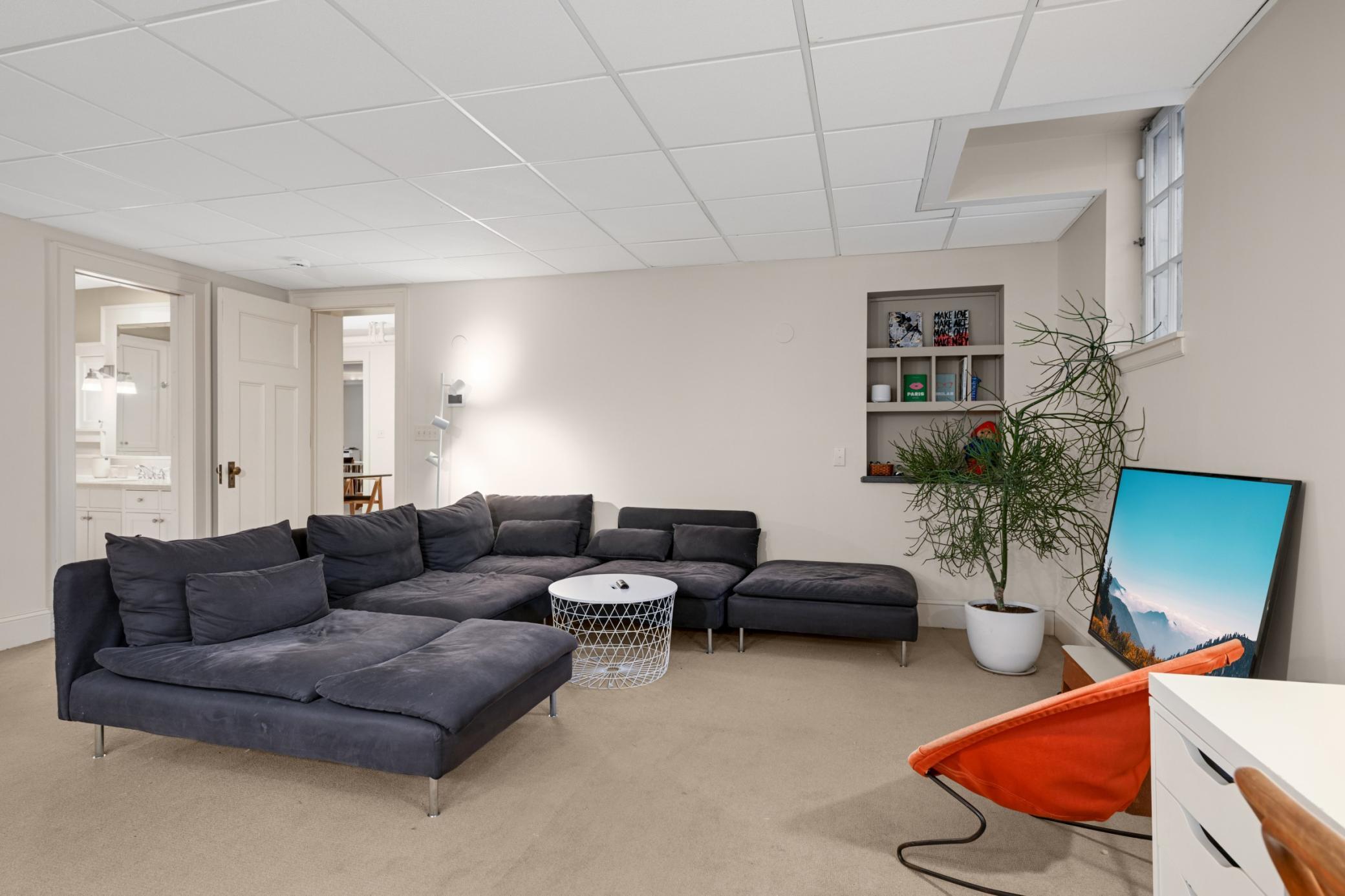 2400 Pillsbury Avenue S