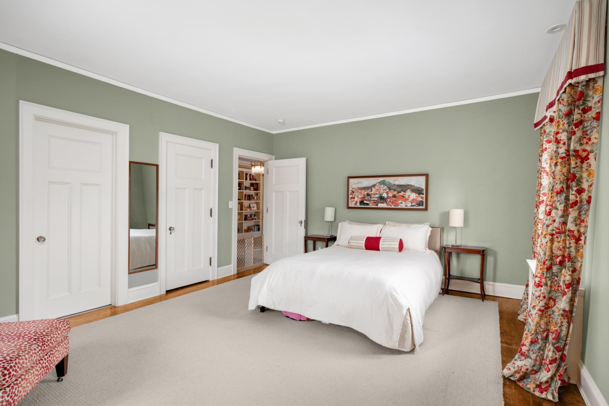 2400 Pillsbury Avenue S