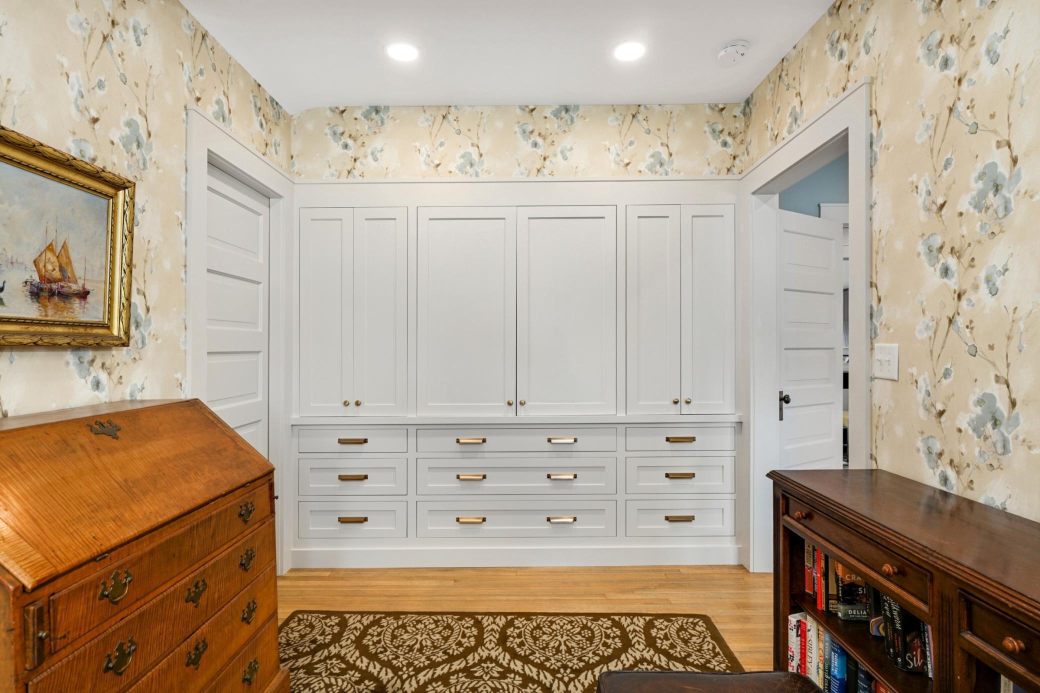 2400 Pillsbury Avenue S