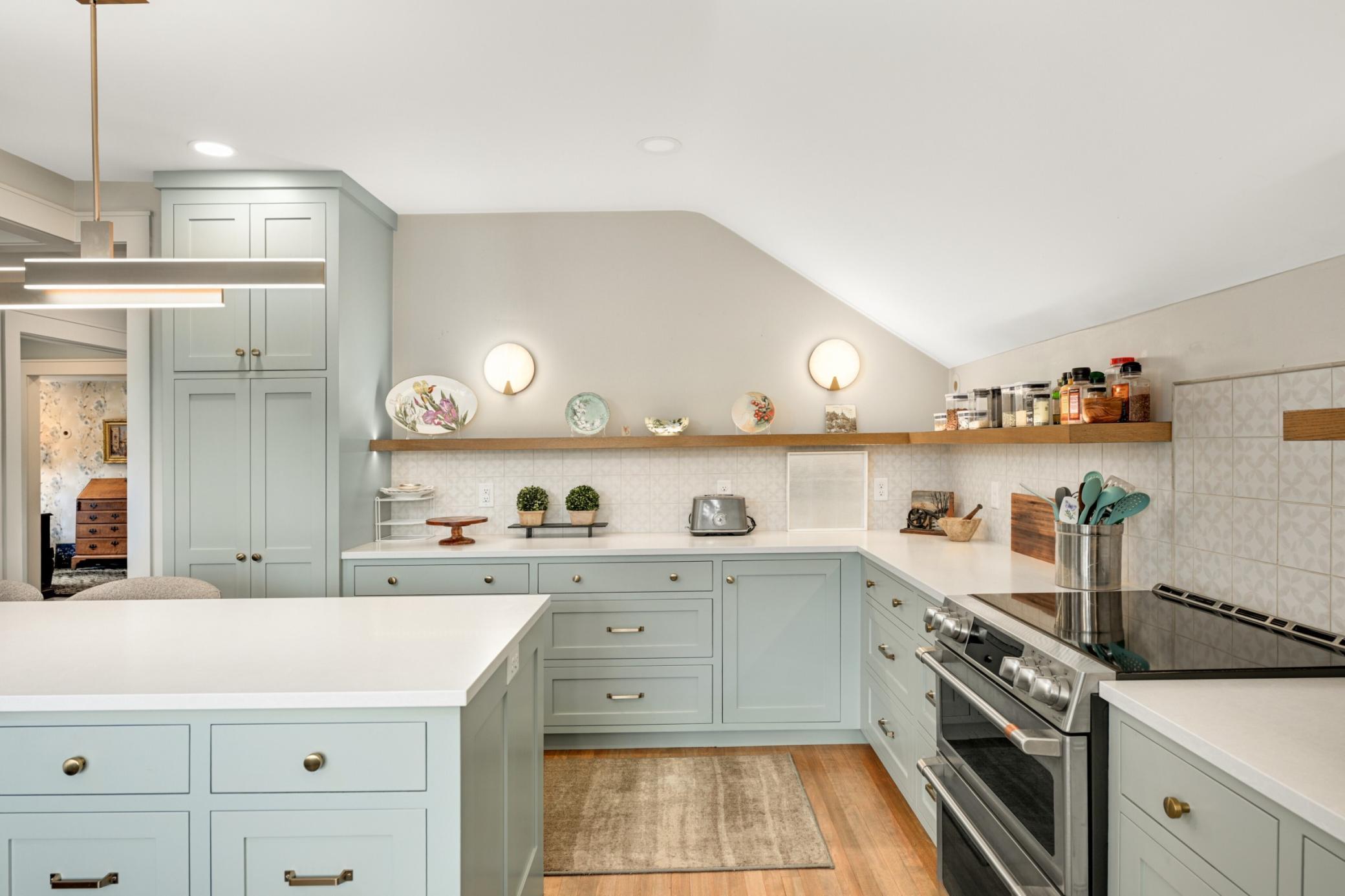 2400 Pillsbury Avenue S