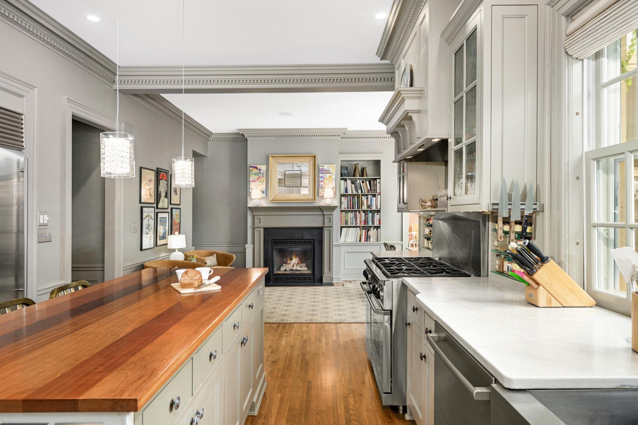 2400 Pillsbury Avenue S