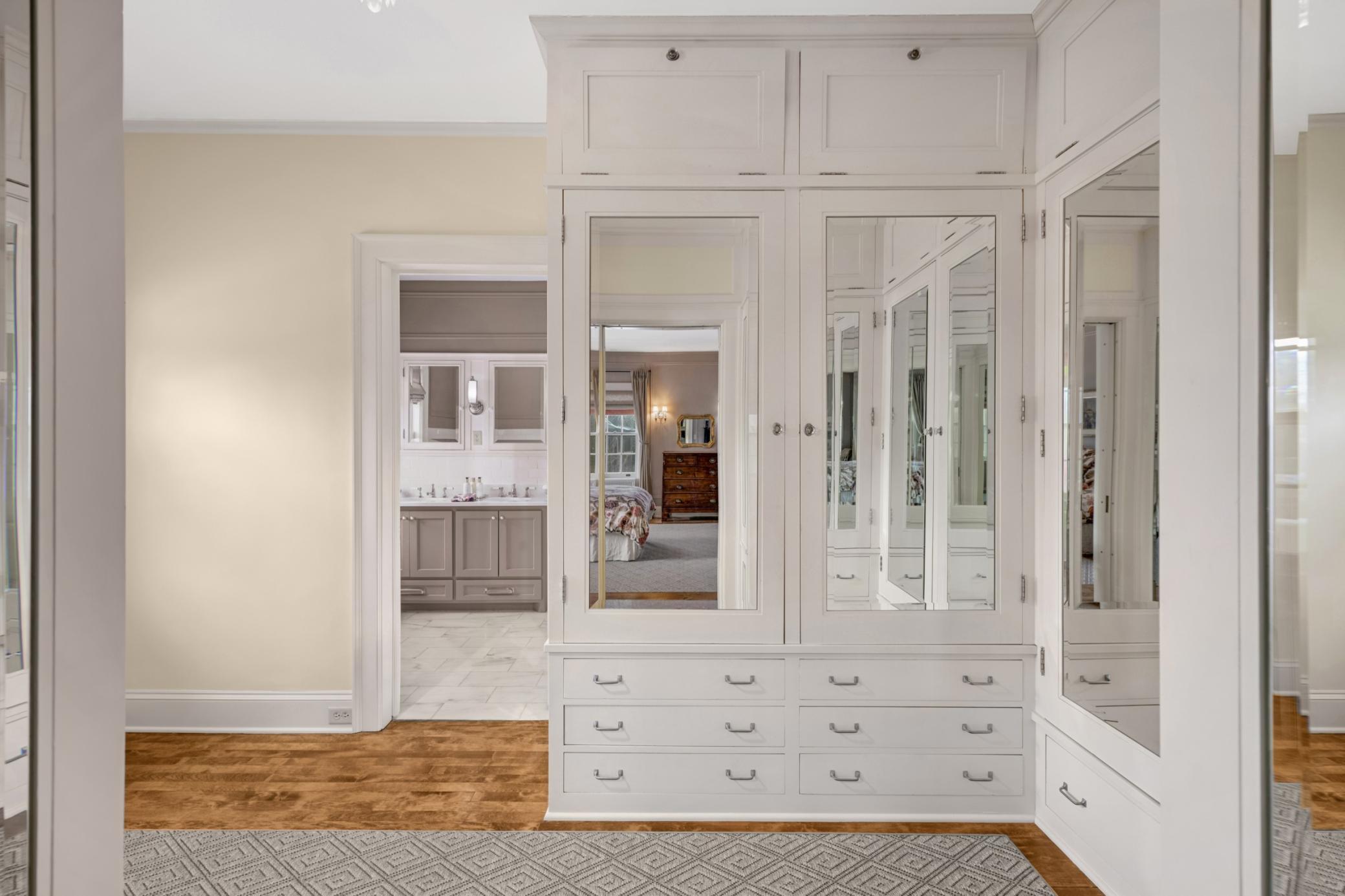 2400 Pillsbury Avenue S