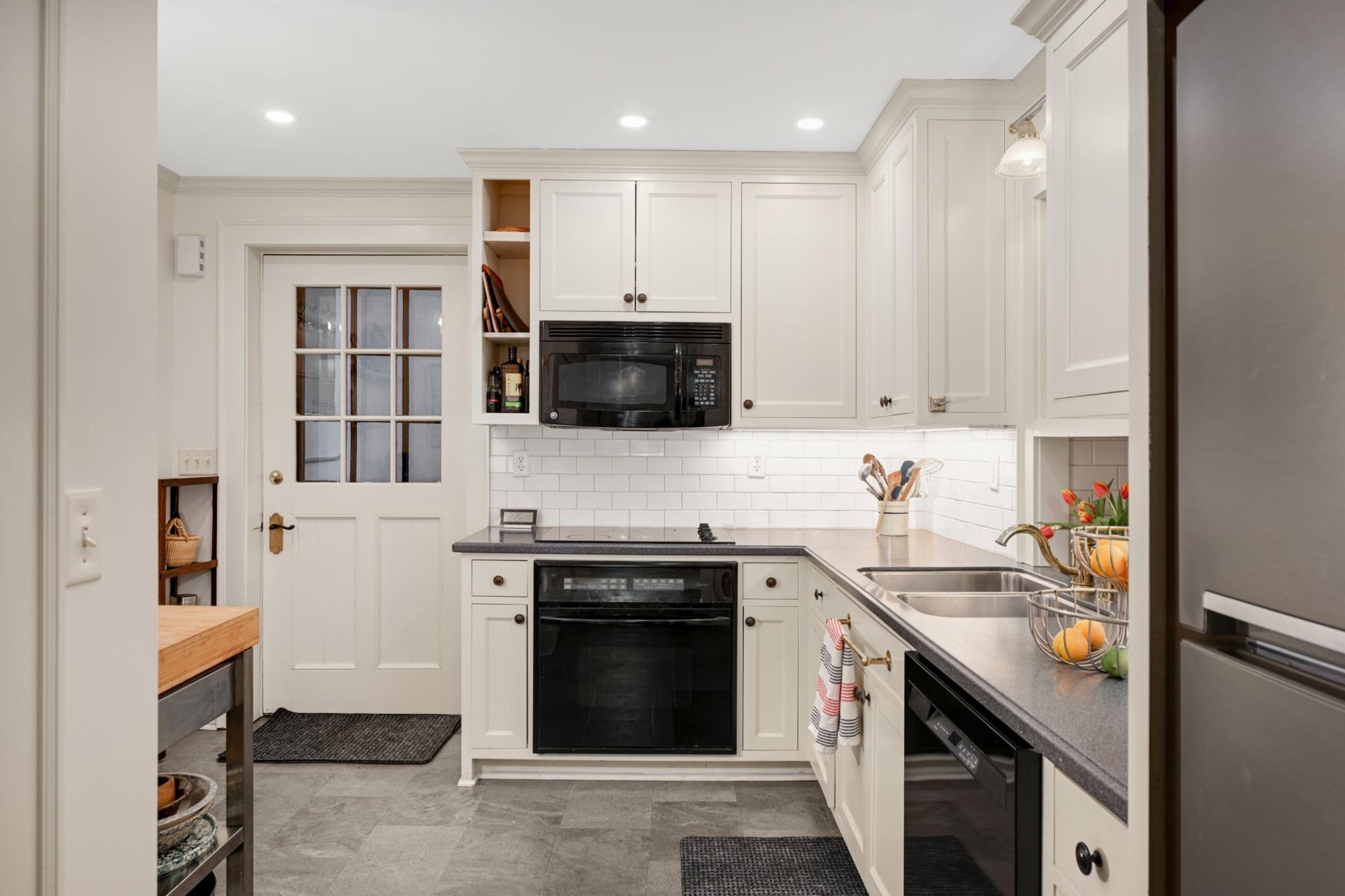 2400 Pillsbury Avenue S