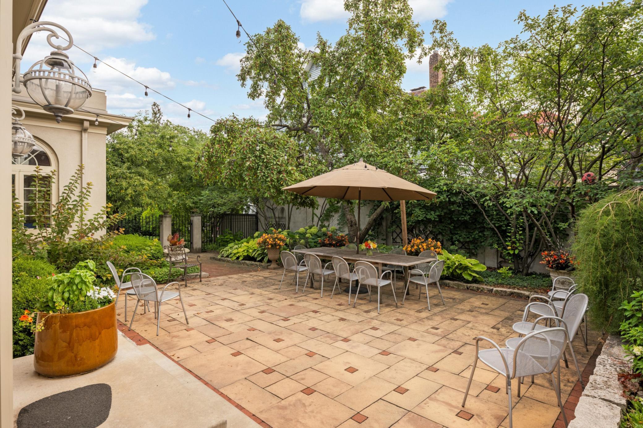 2400 Pillsbury Avenue S