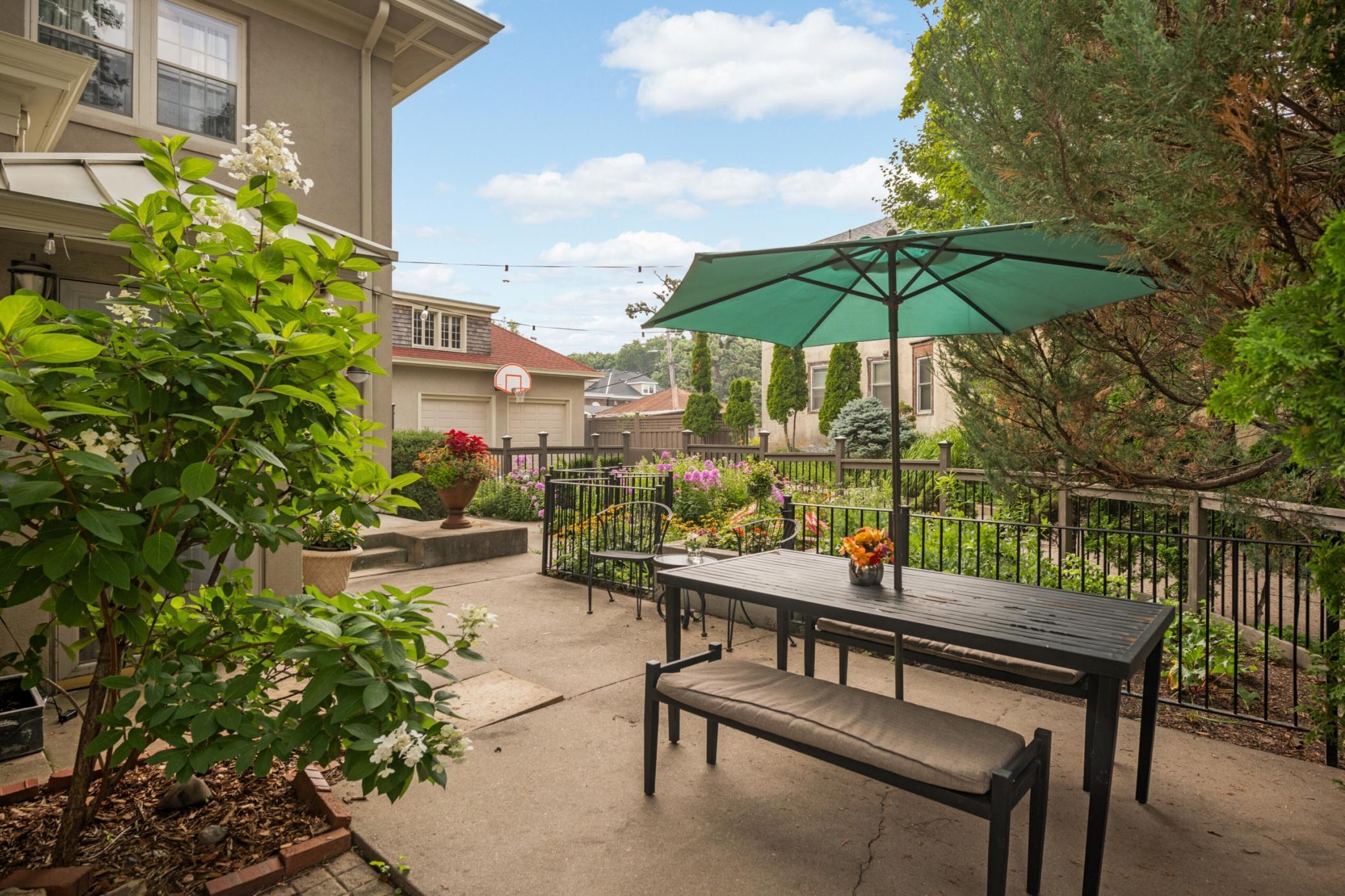 2400 Pillsbury Avenue S