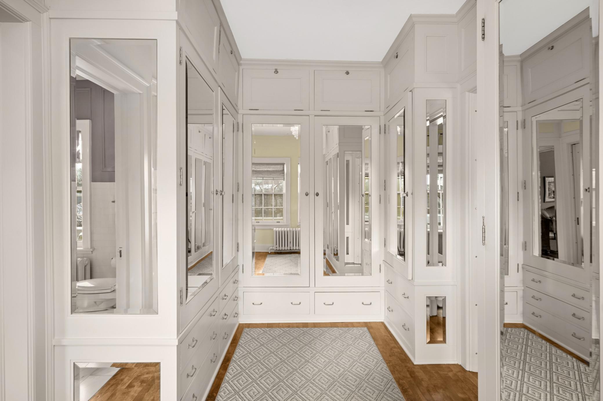 2400 Pillsbury Avenue S