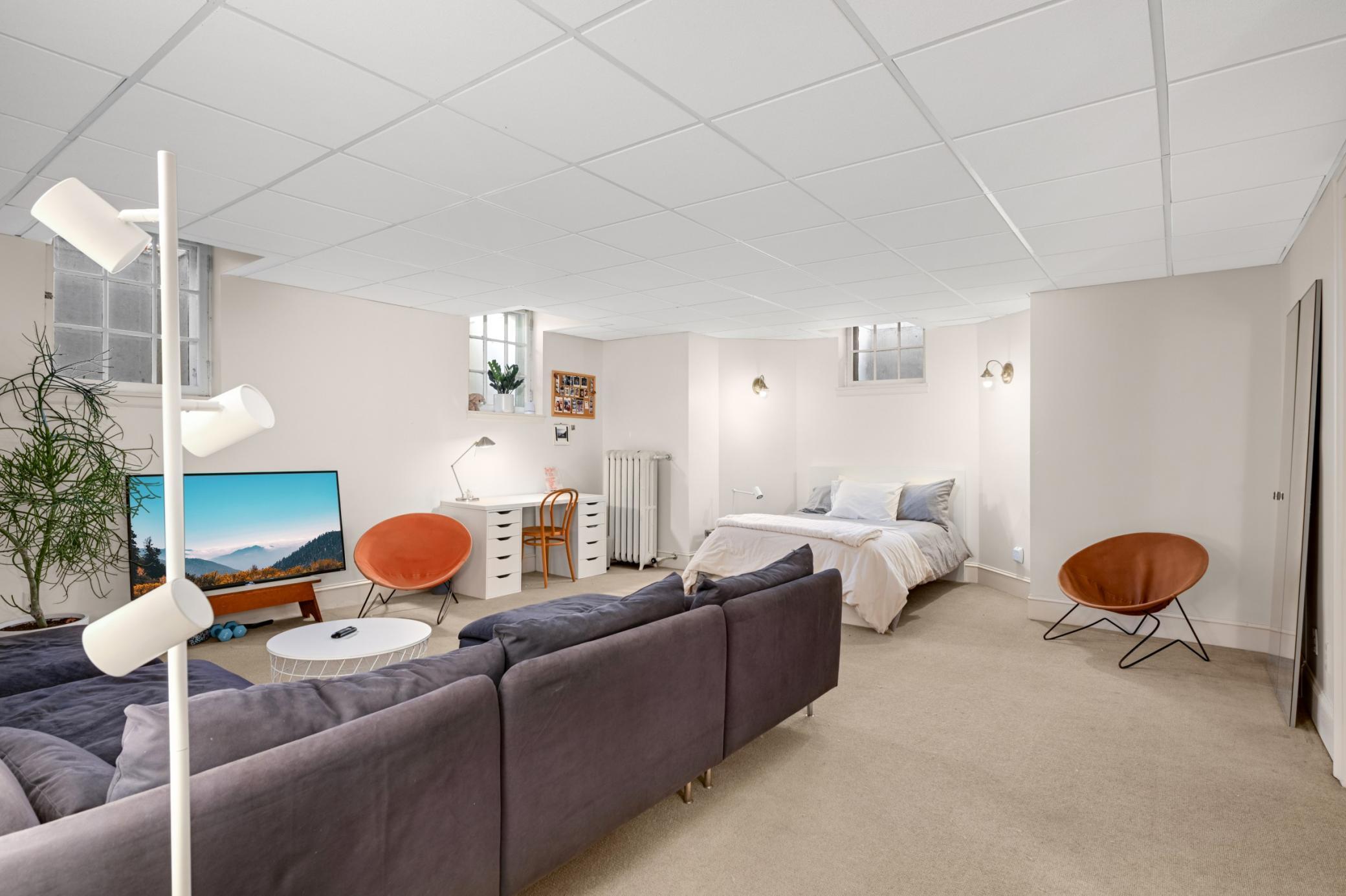 2400 Pillsbury Avenue S