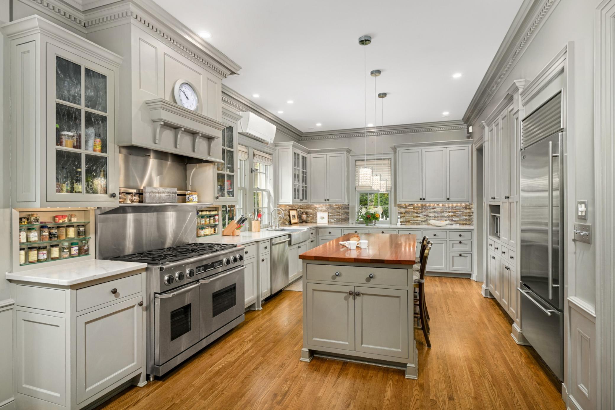 2400 Pillsbury Avenue S