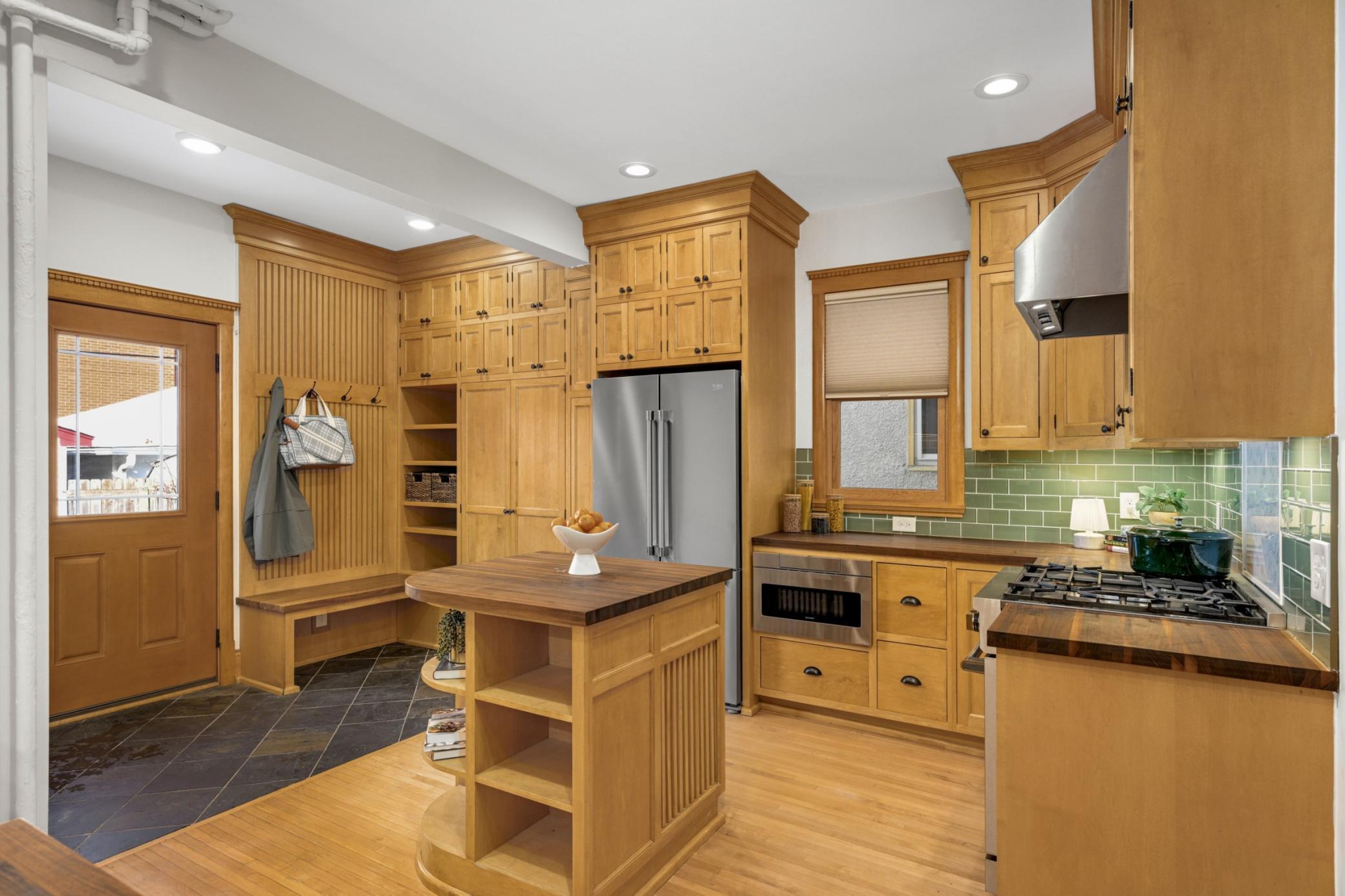 2654 Pleasant Avenue