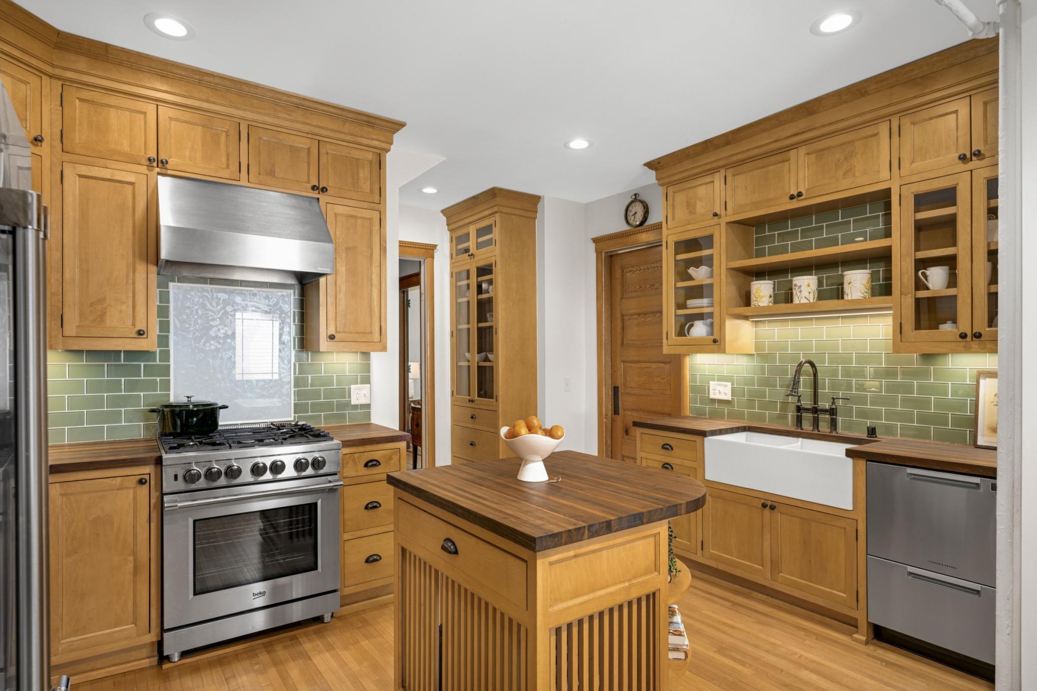 2654 Pleasant Avenue