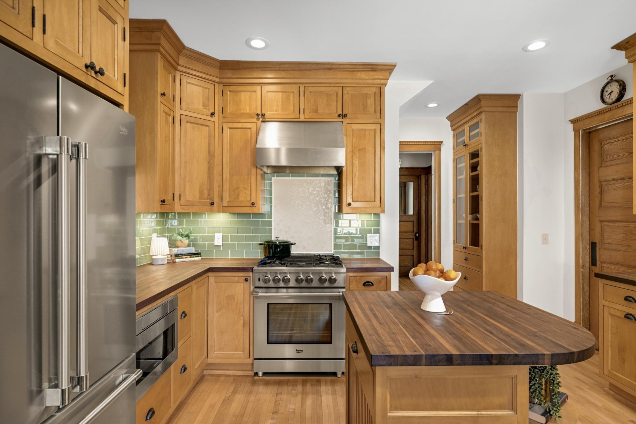 2654 Pleasant Avenue