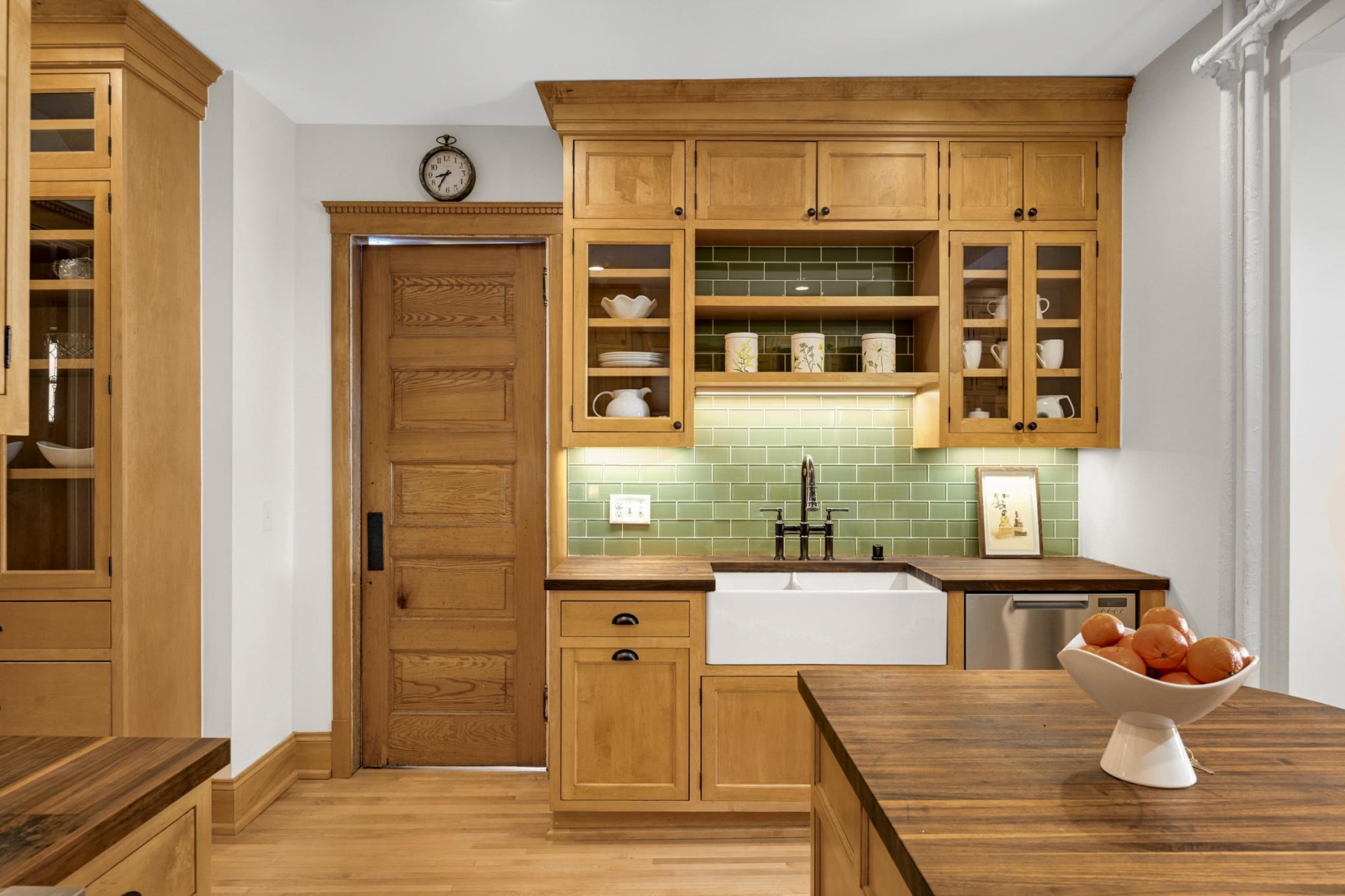 2654 Pleasant Avenue