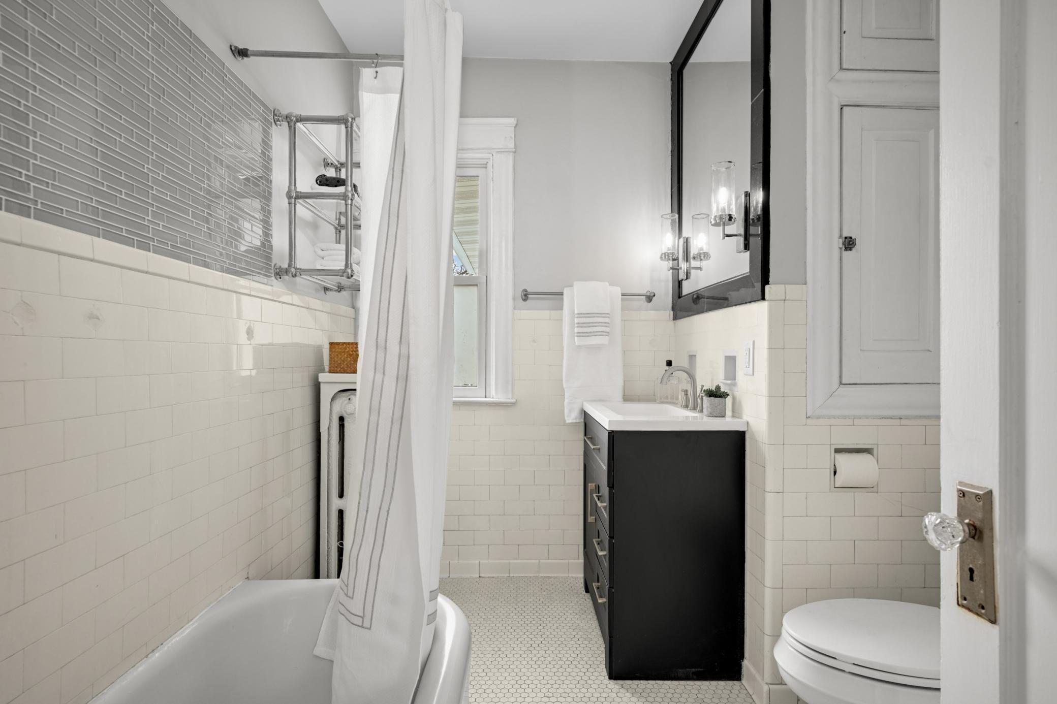 2418 Pillsbury Avenue S