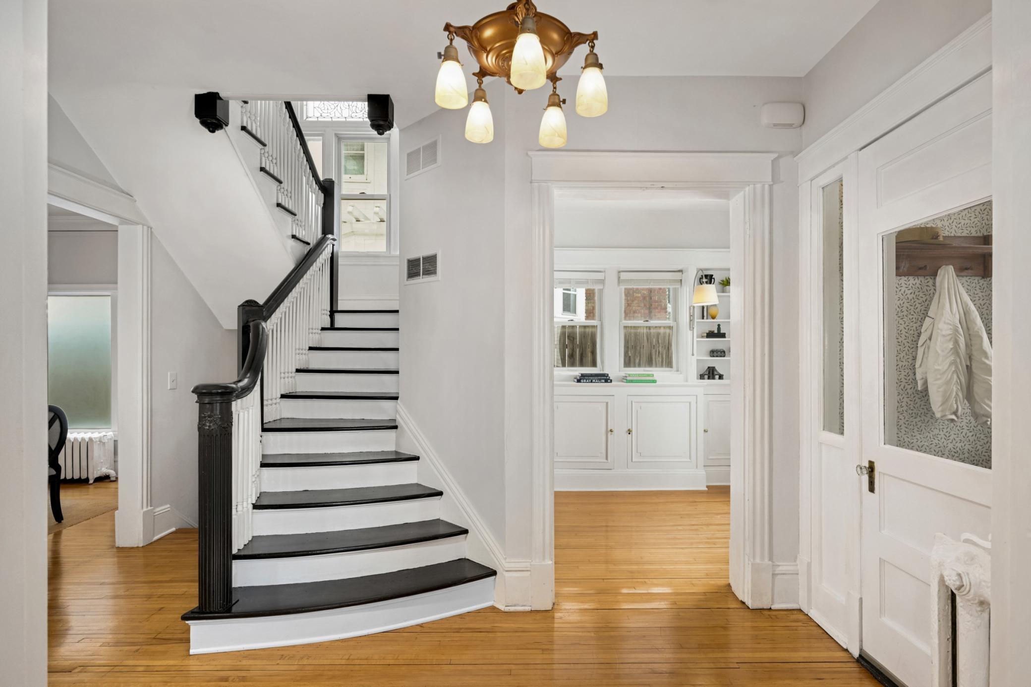 2418 Pillsbury Avenue S