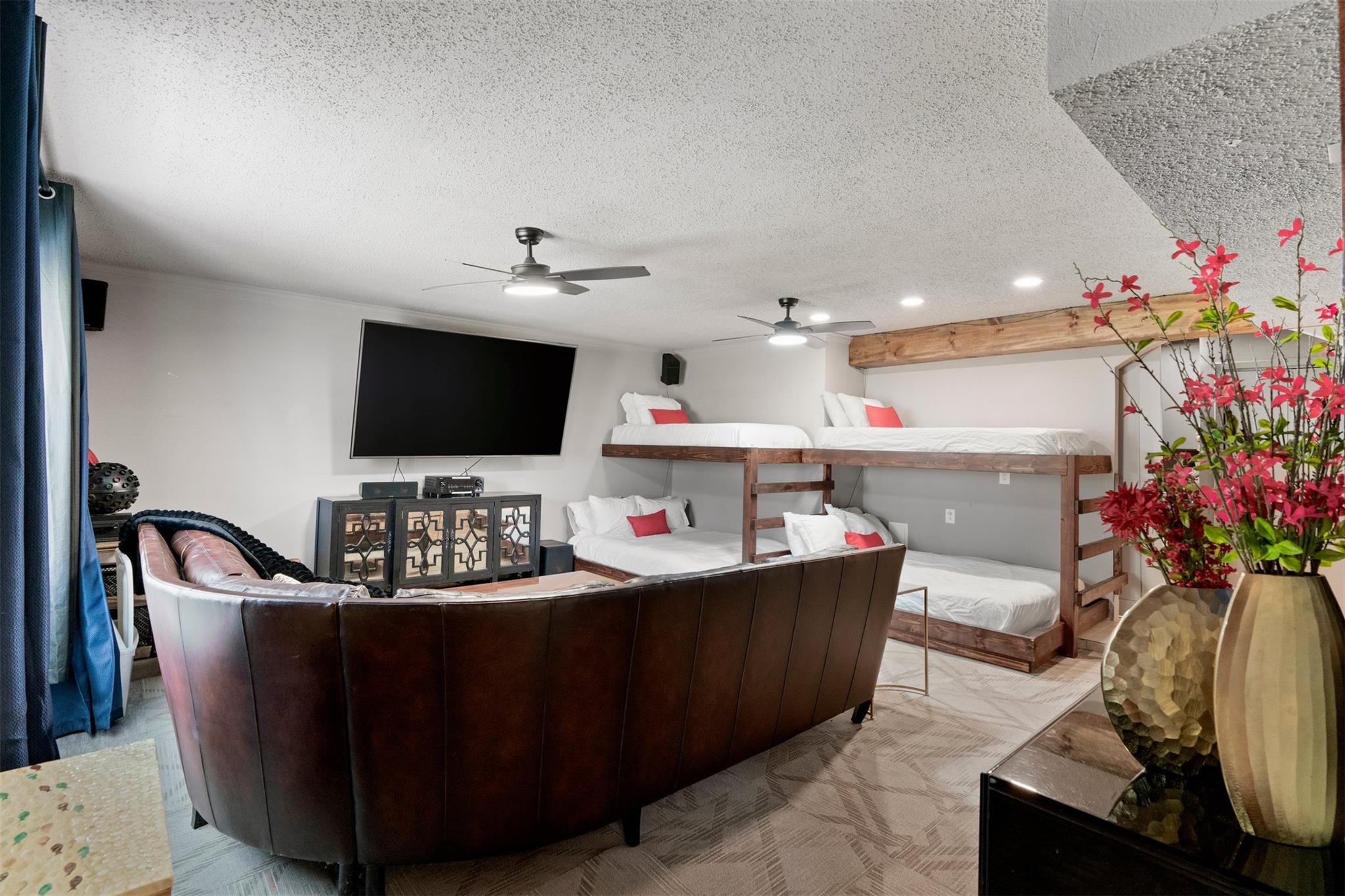 8721 Mountain Crest DR