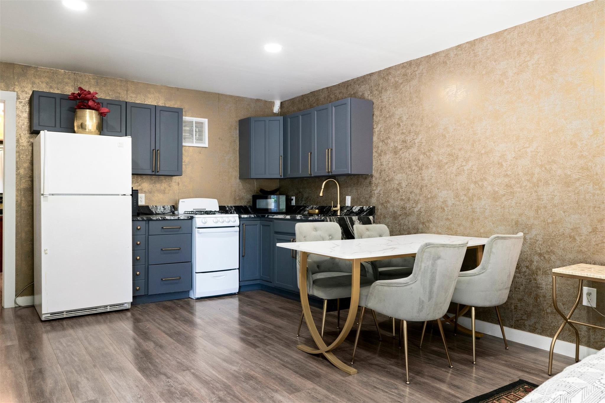 8721 Mountain Crest DR