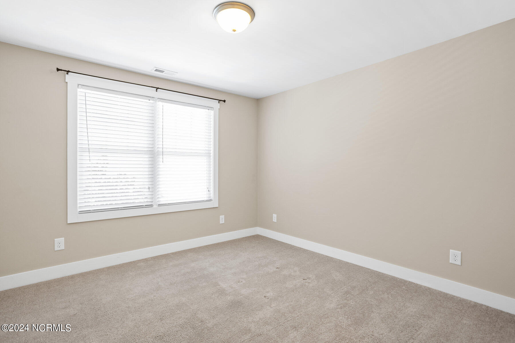 365 Southbend Court NE