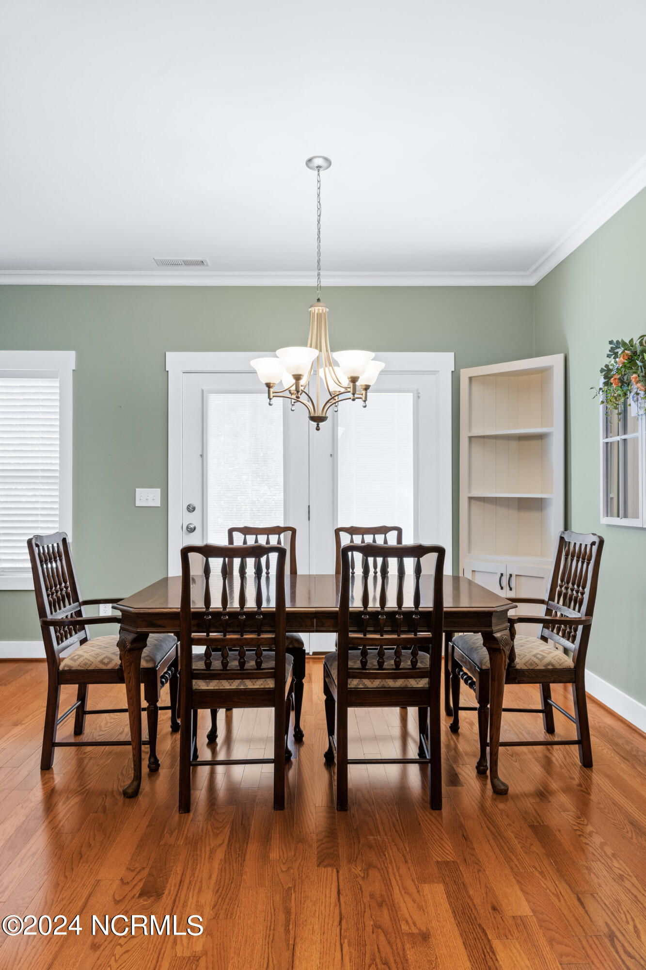 365 Southbend Court NE