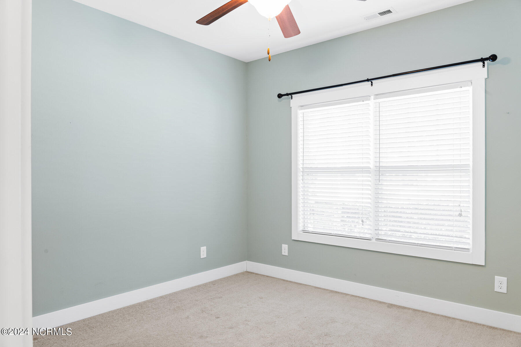 365 Southbend Court NE