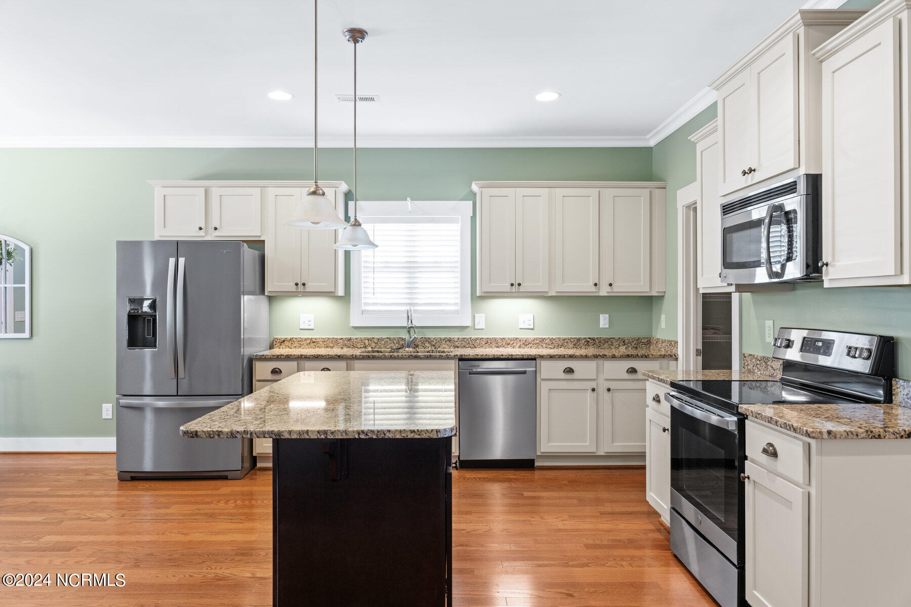 365 Southbend Court NE