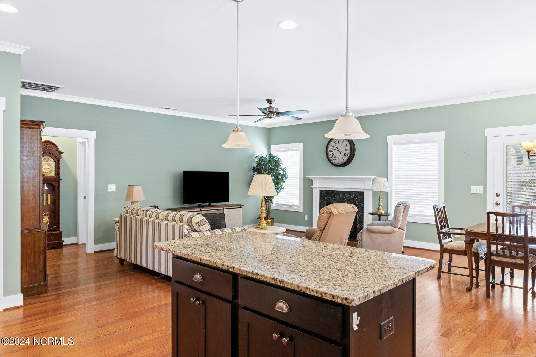 365 Southbend Court NE