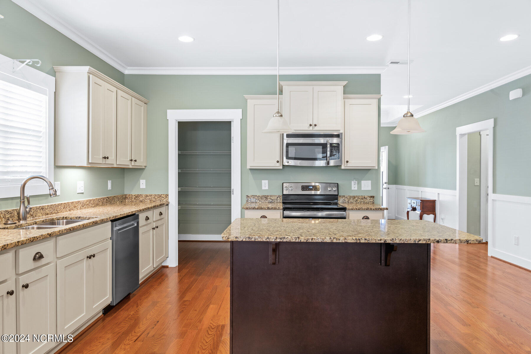 365 Southbend Court NE