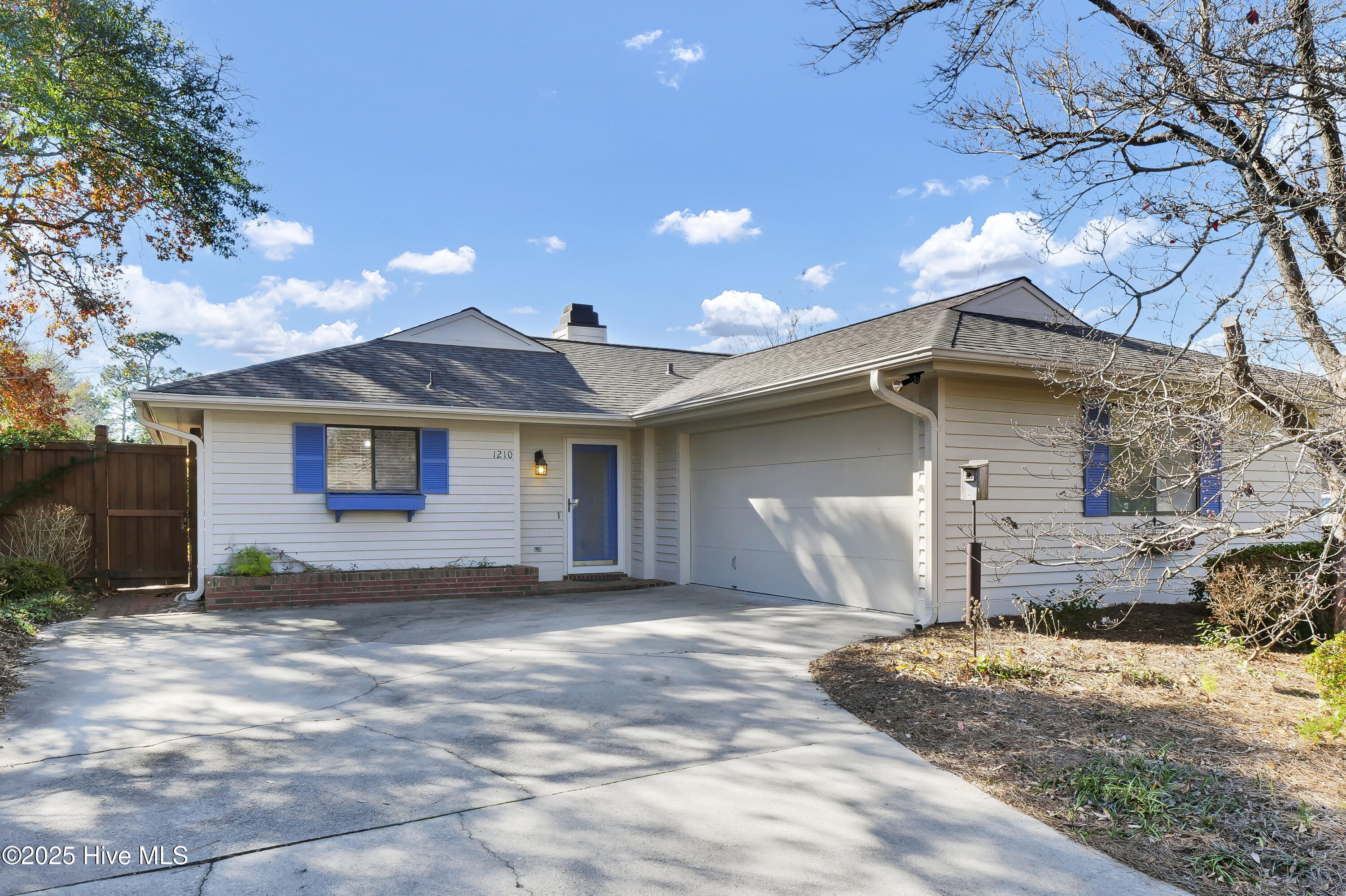 1210 Bayside Circle W