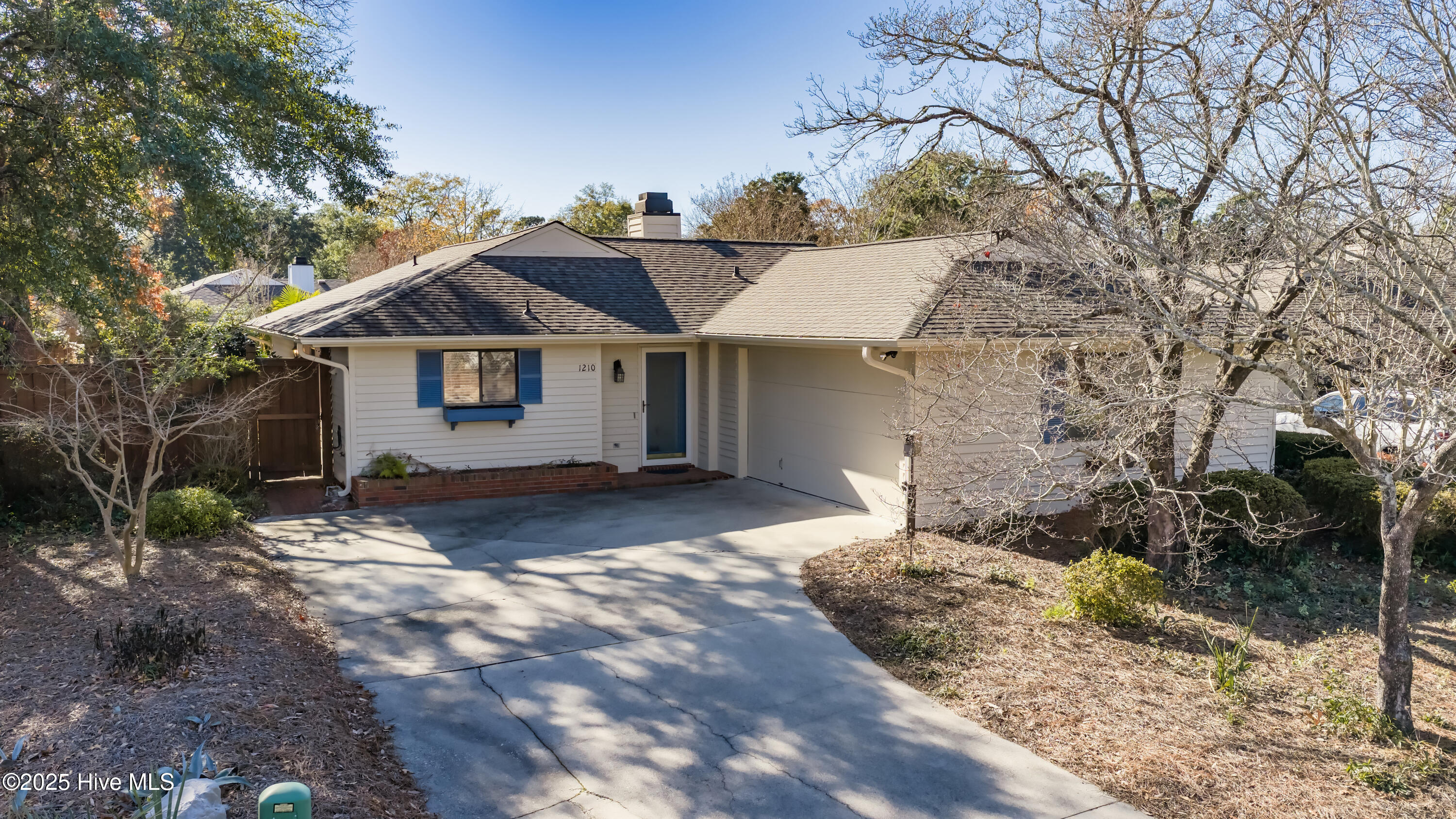 1210 Bayside Circle W