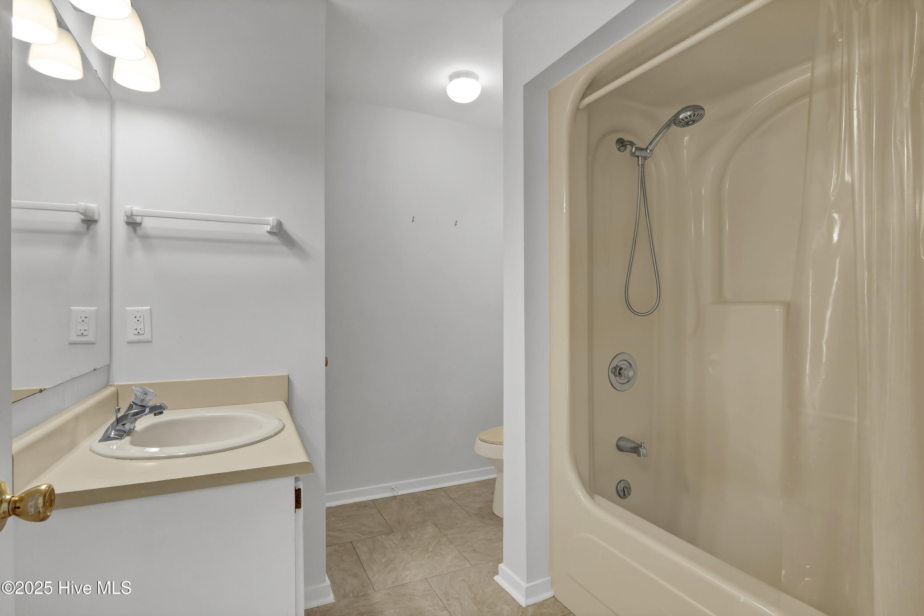 1210 Bayside Circle W