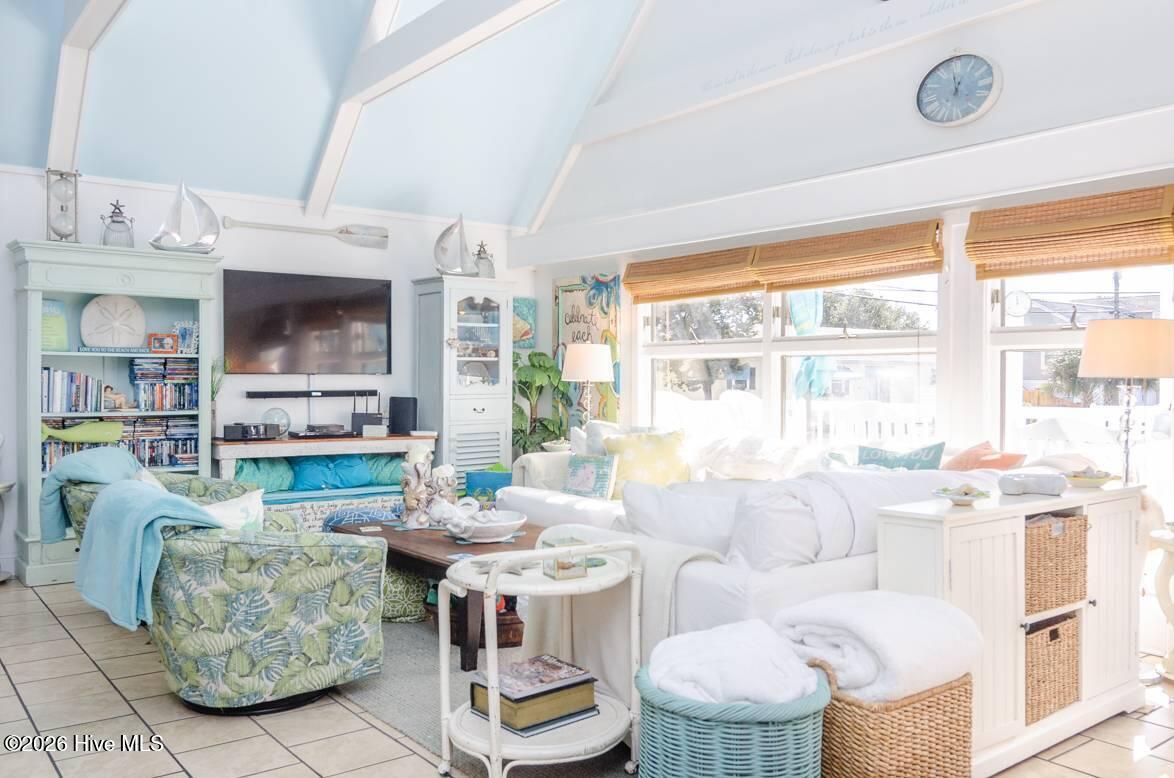 2 W Henderson Street