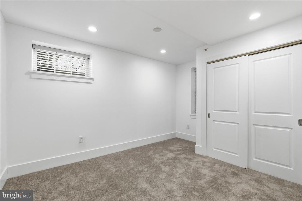 2818 CONNECTICUT AVENUE NW Unit: 5