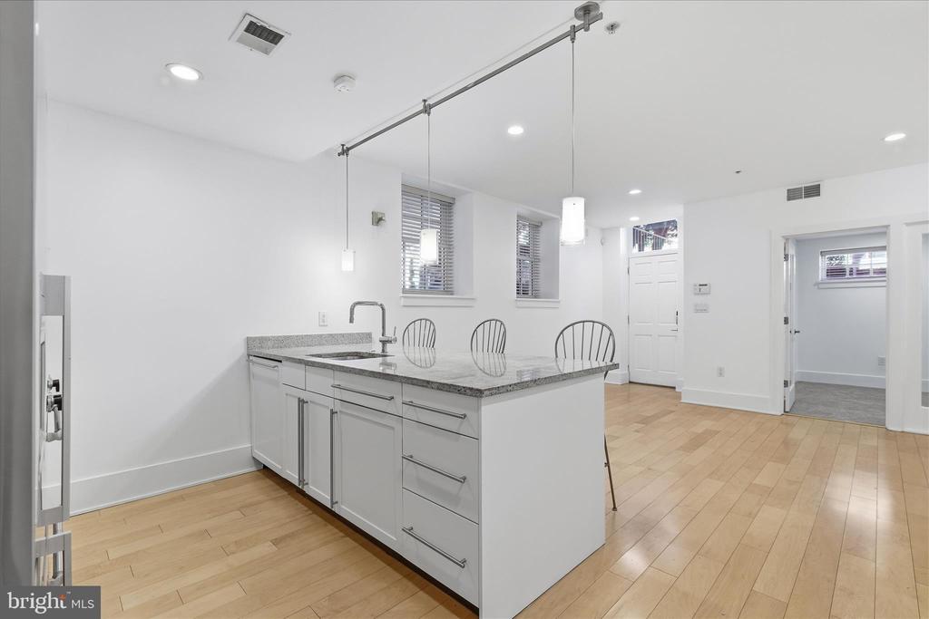 2818 CONNECTICUT AVENUE NW Unit: 5
