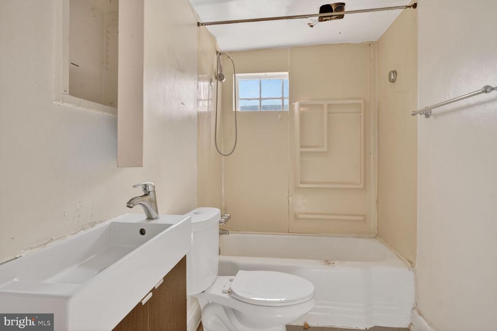 1701 6TH STREET NW Unit: UPPER LEVEL