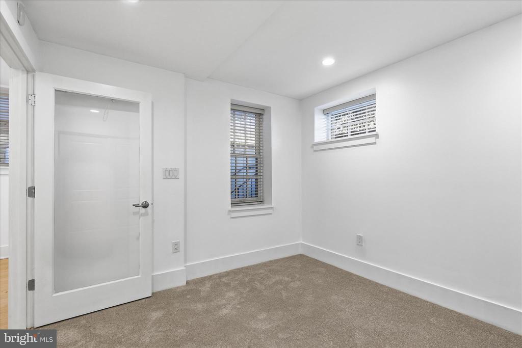 2818 CONNECTICUT AVENUE NW Unit: 5