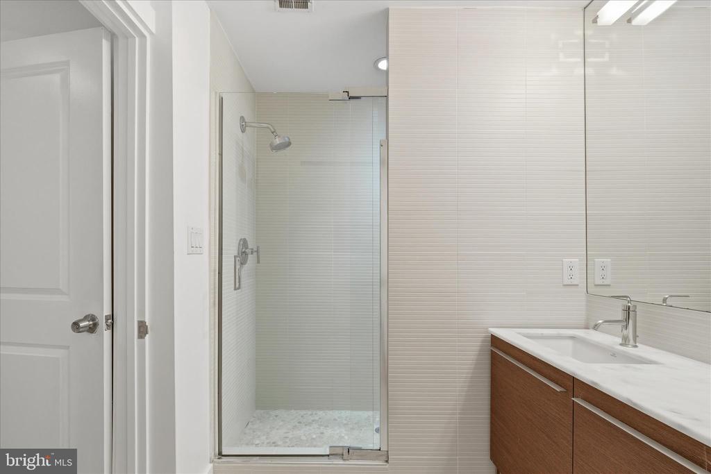2818 CONNECTICUT AVENUE NW Unit: 5